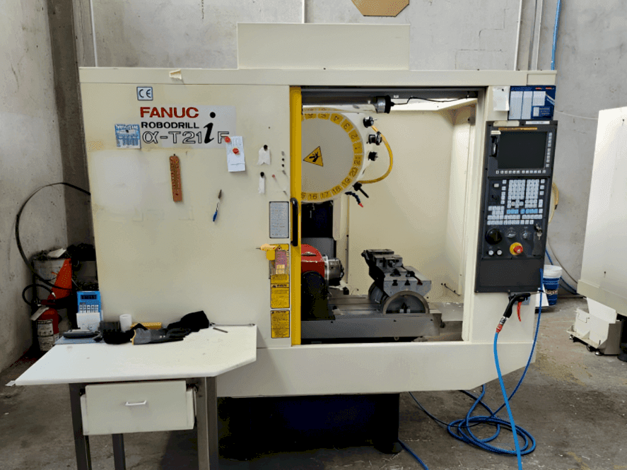 Frontansicht der FANUC Robodrill Alpha T21iF  Maschine