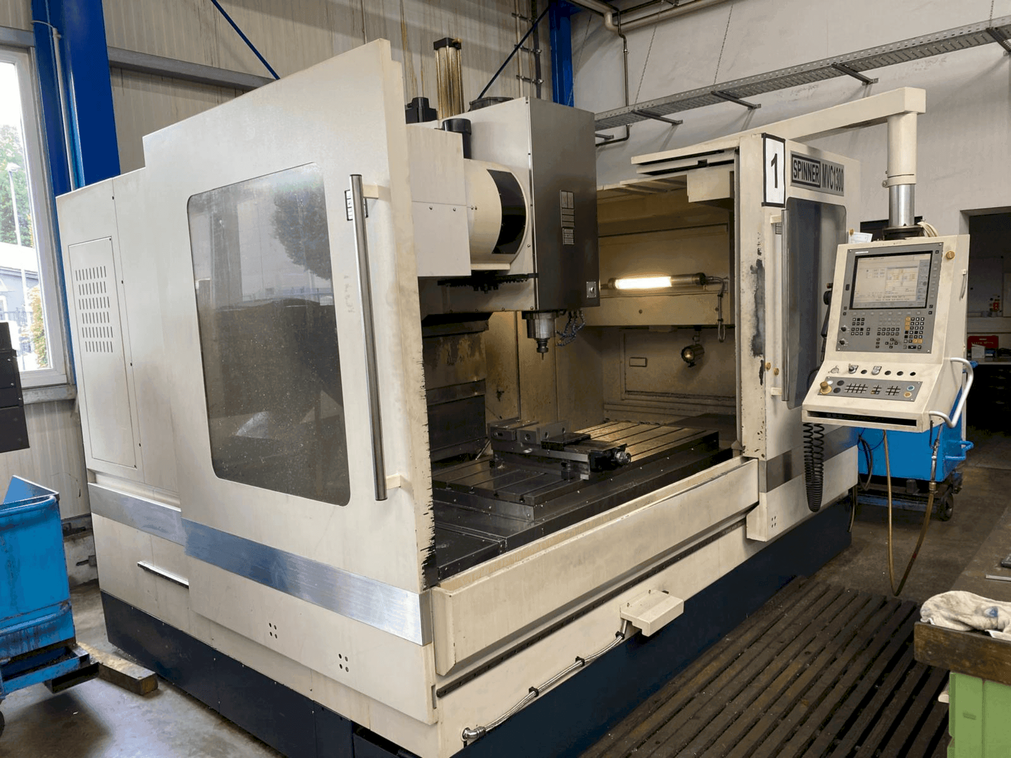 Frontansicht der SPINNER MVC 1300  Maschine