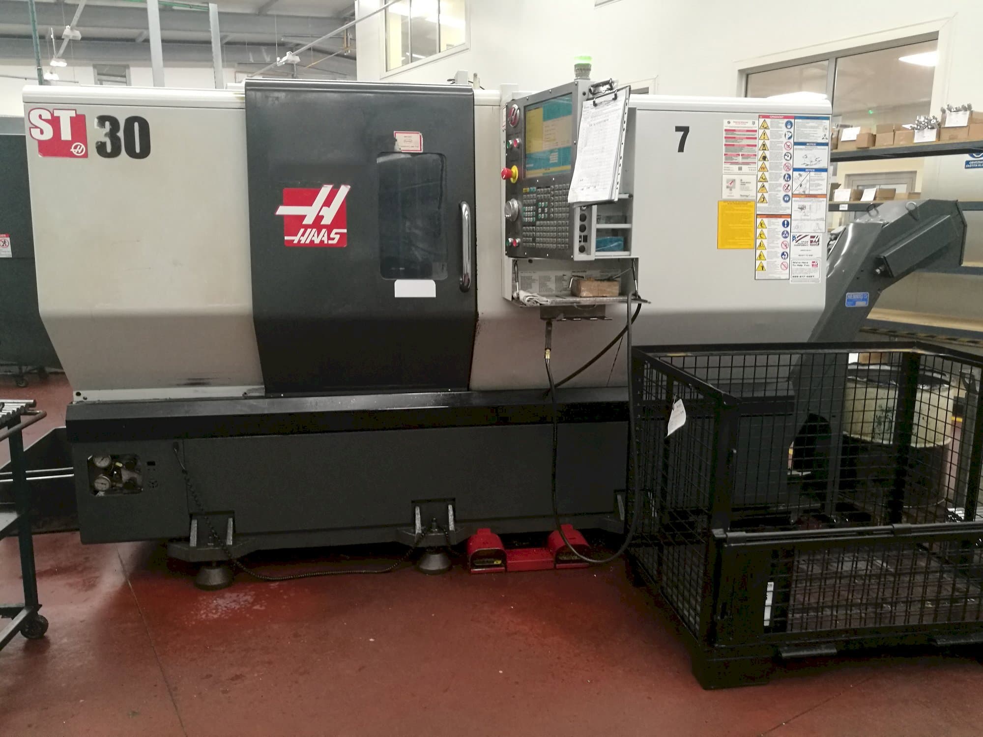 Frontansicht der HAAS ST-30  Maschine