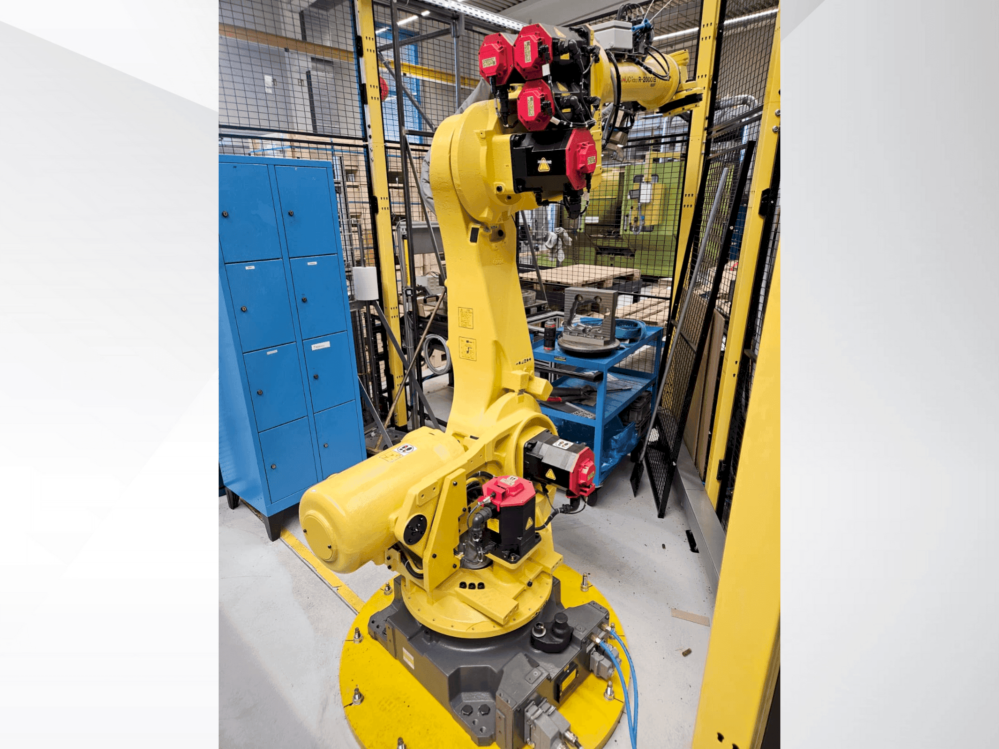 Frontansicht der FANUC R2000iB/165F  Maschine