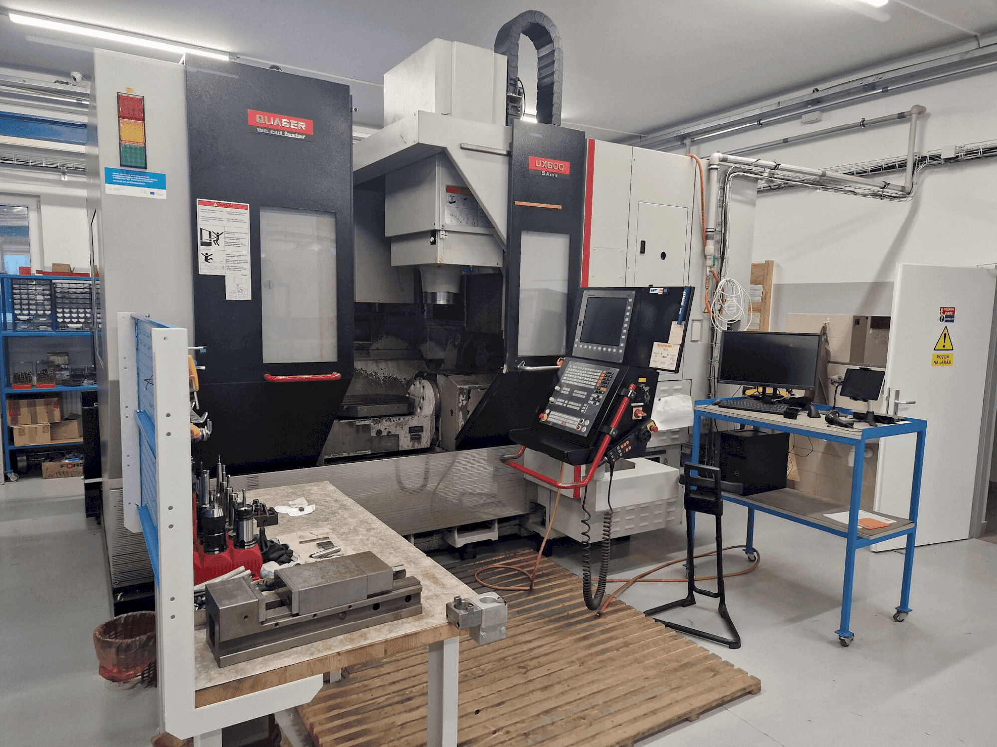 Frontansicht der Quaser UX600/15C  Maschine