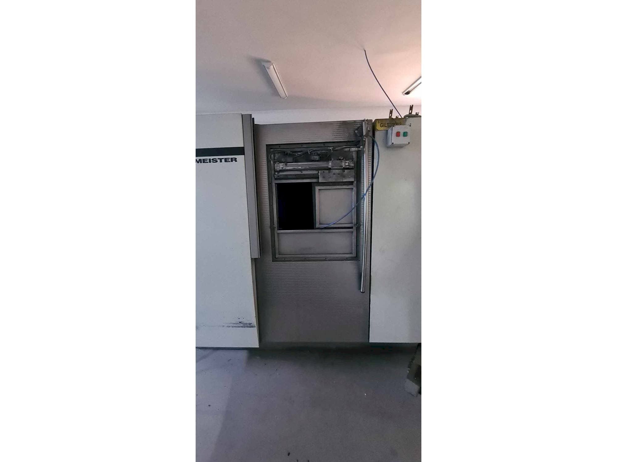 Frontansicht der Gildemeister TWIN 32  Maschine