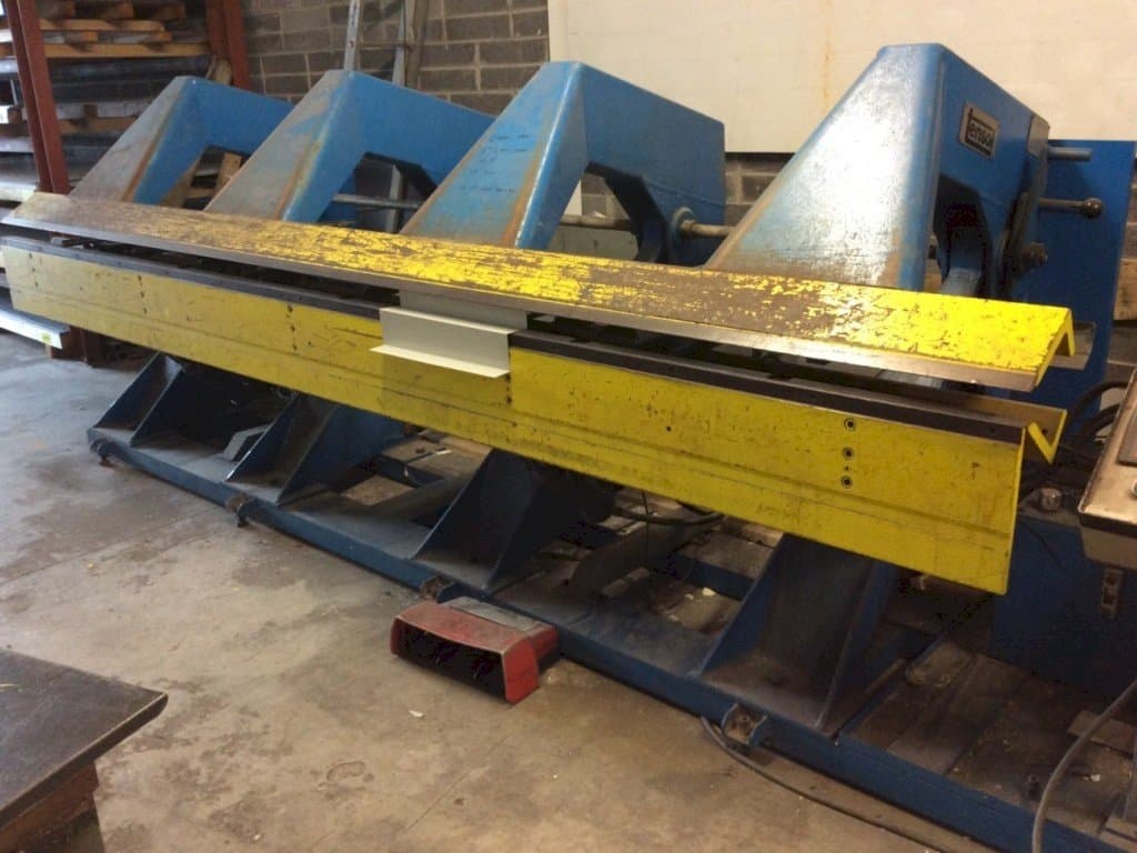 Frontansicht der Tensol P200-4  Maschine