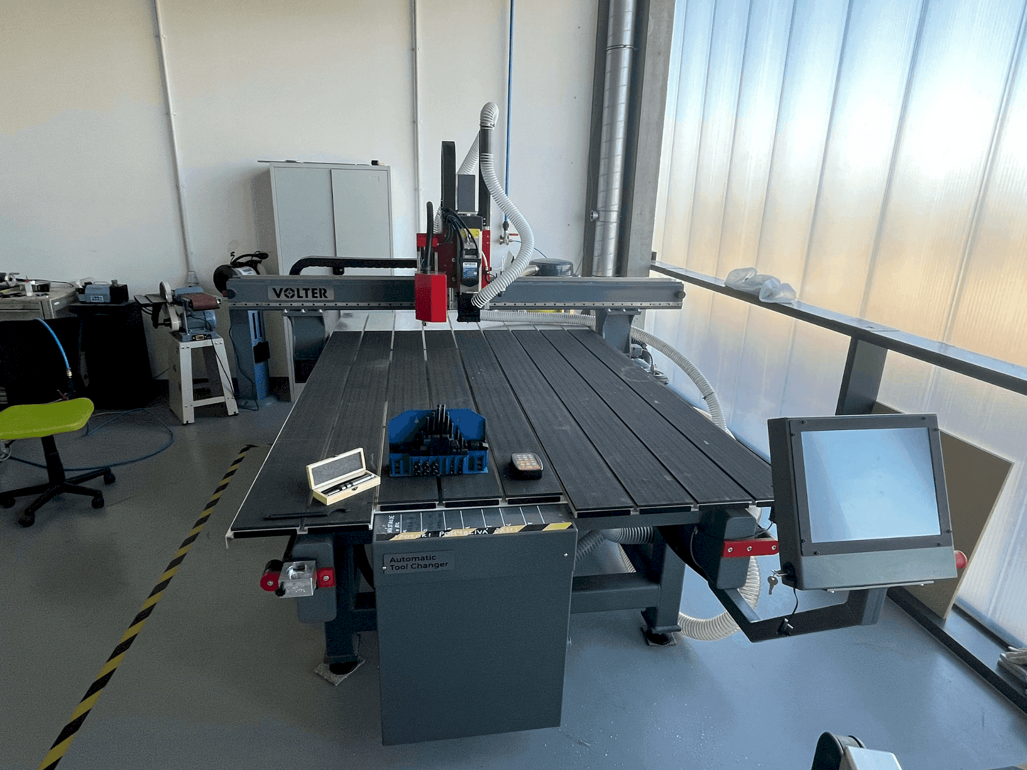 Frontansicht der VOLTER L2016  Maschine