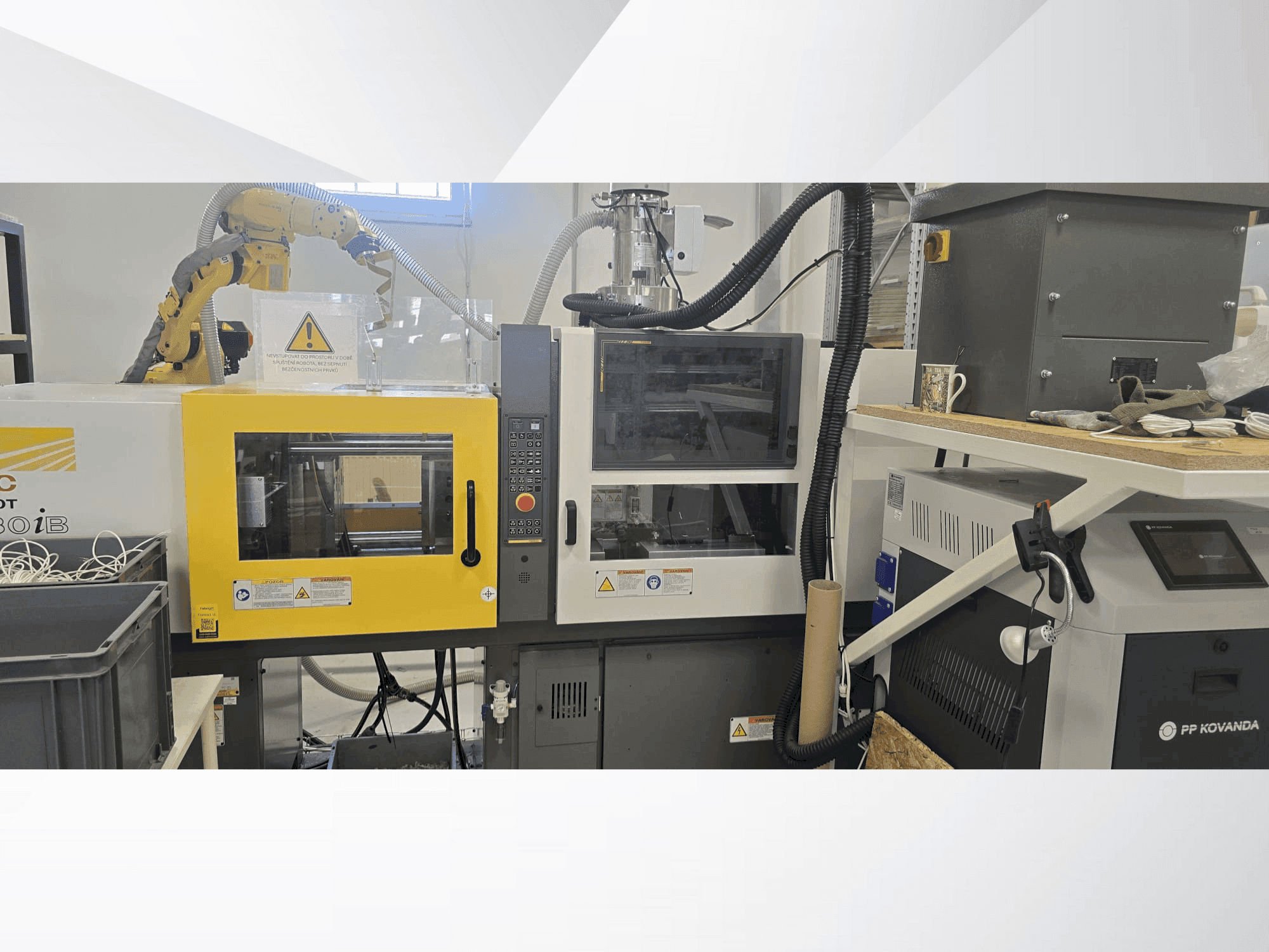 Frontansicht der FANUC Roboshot alpha-i30B  Maschine