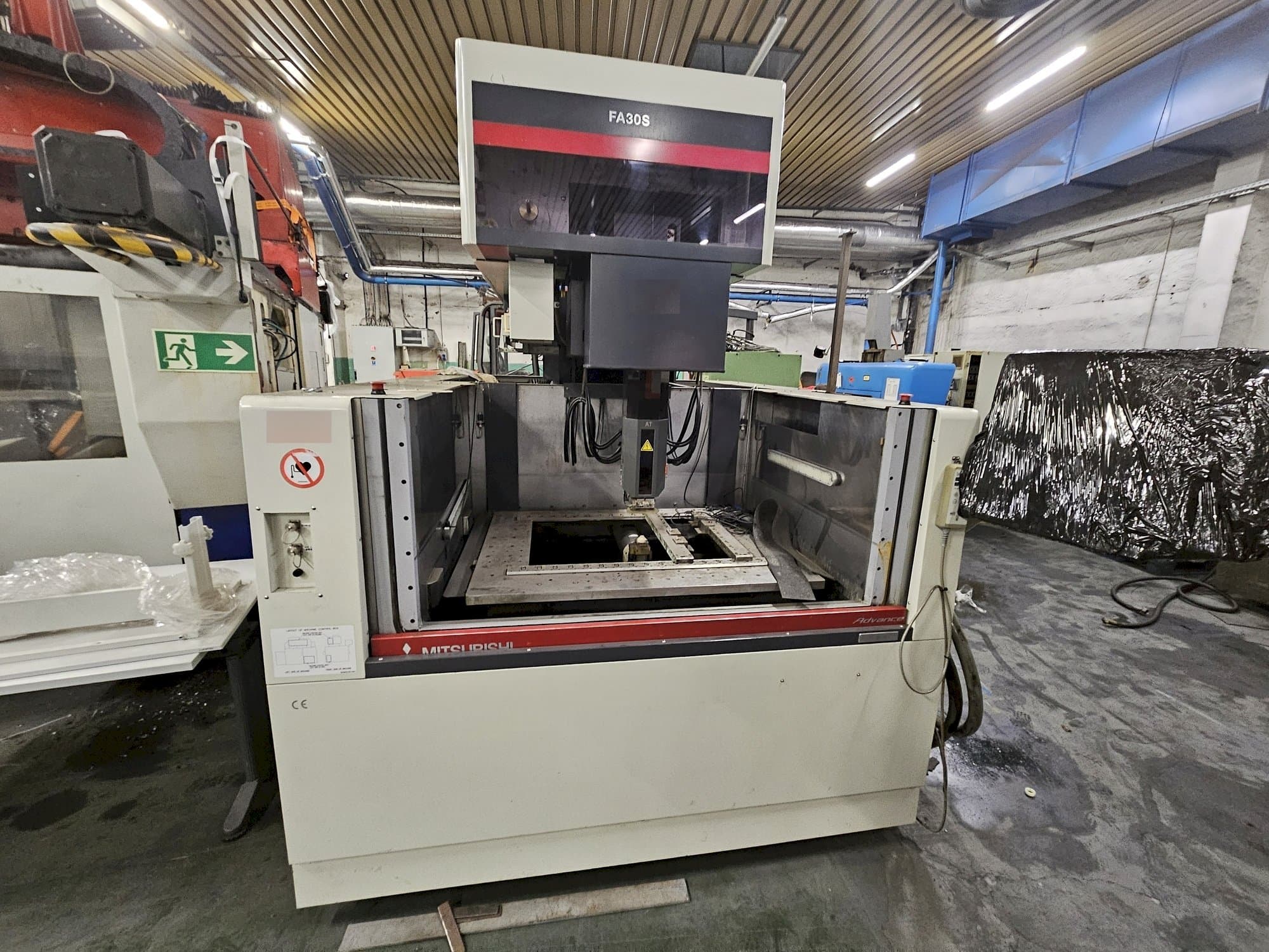 Frontansicht der Mitsubishi FA30VM  Maschine