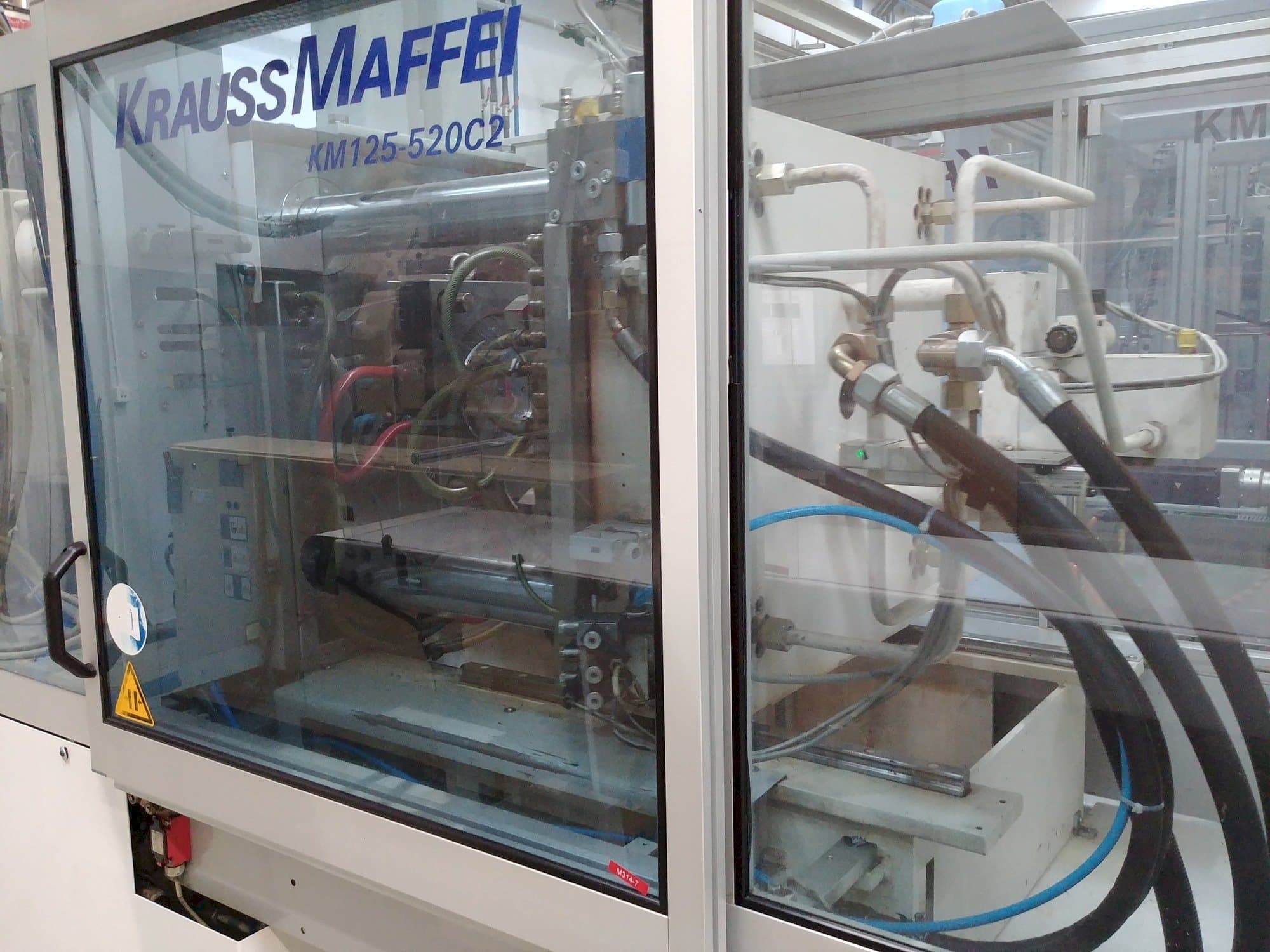 Linke Ansicht der Krauss Maffei KM 125-520 C2  Maschine