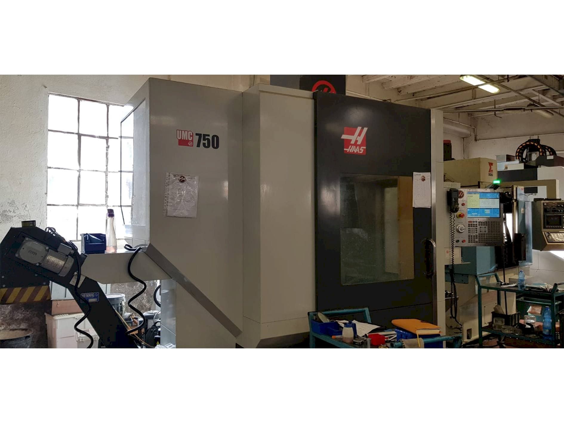 Frontansicht der HAAS UMC 750  Maschine