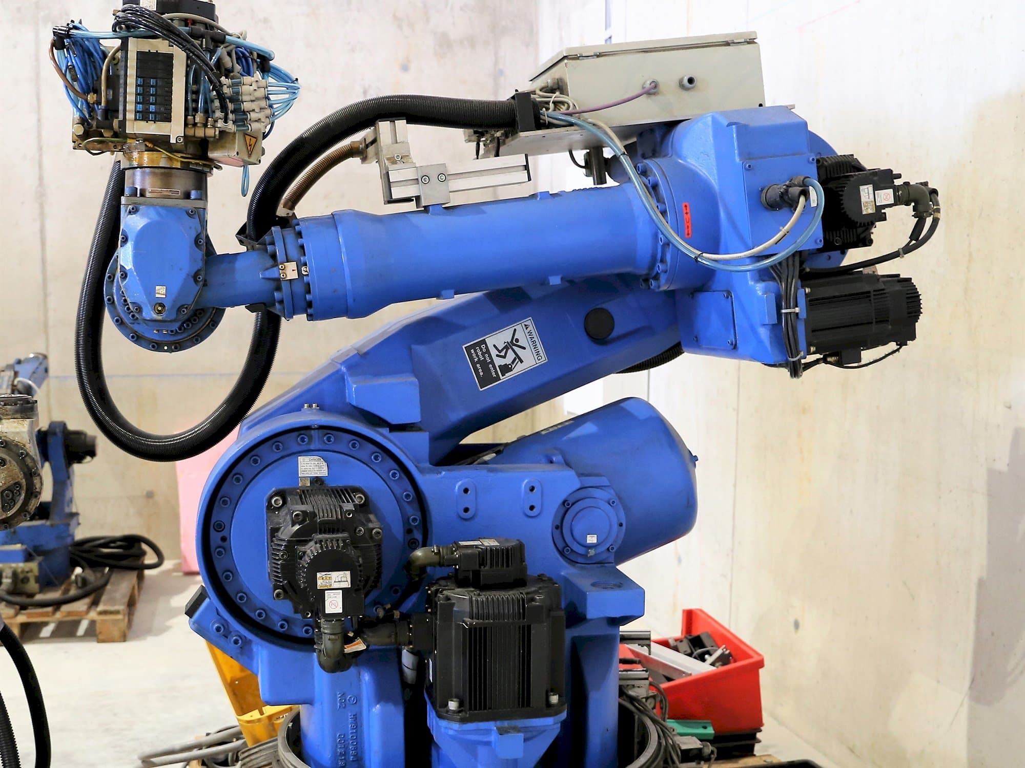 Frontansicht der Yaskawa Motoman UP130  Maschine