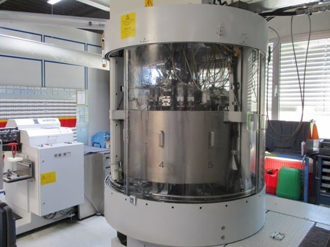 Frontansicht der MIKRON Multistar CX-24  Maschine