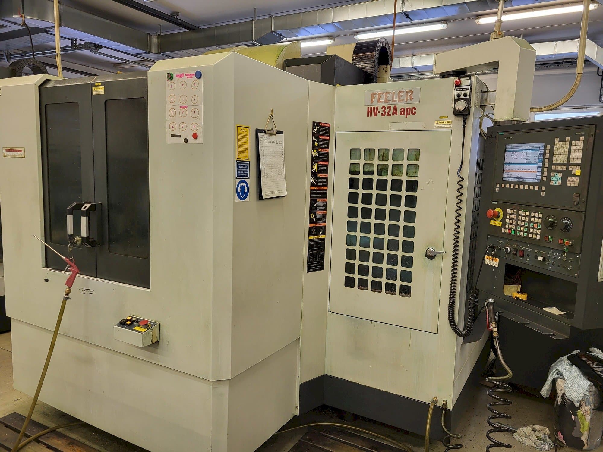 Frontansicht der Feeler HV-32A-APC  Maschine