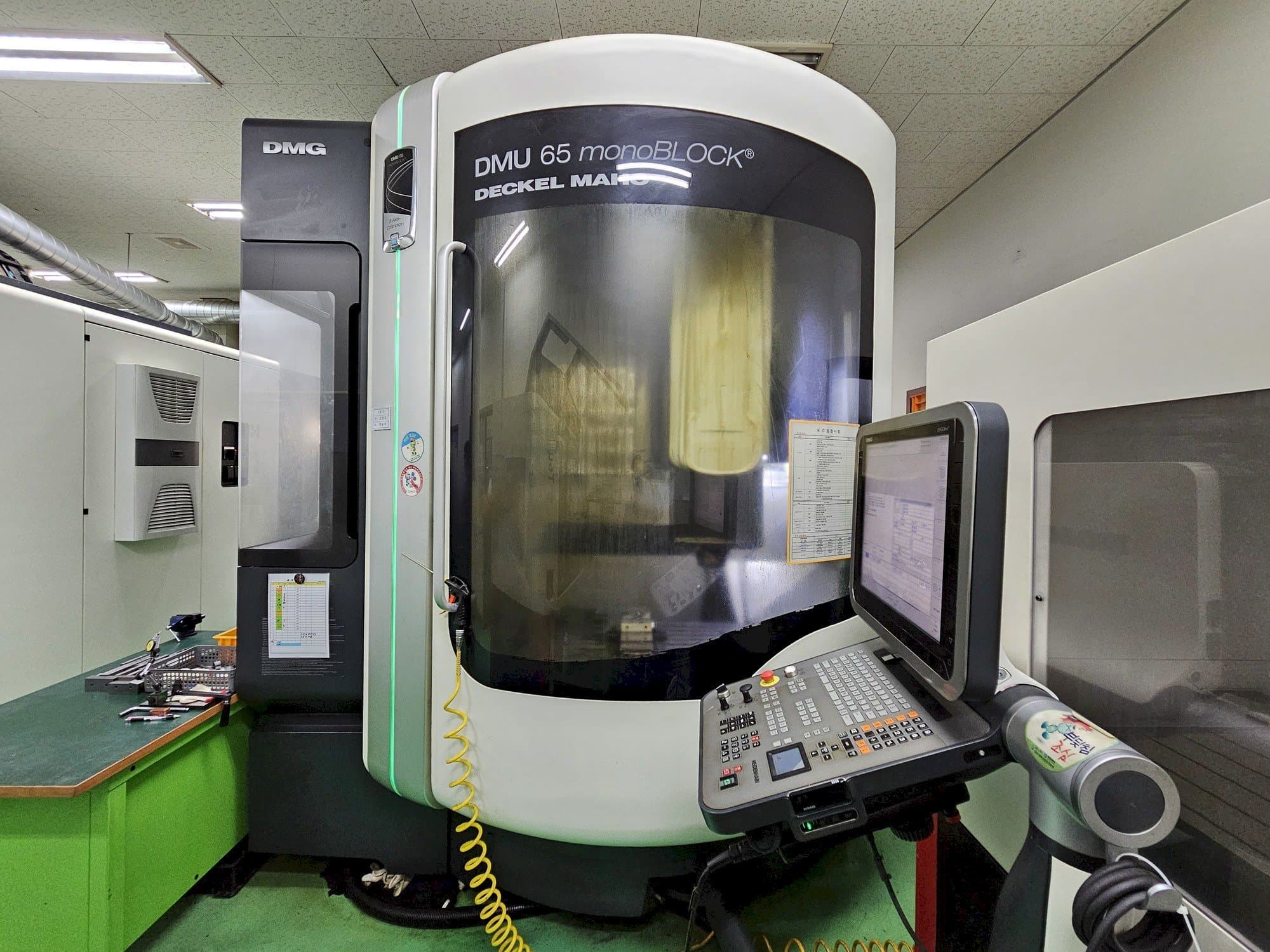 Frontansicht der DECKEL MAHO DMU 65 monoBlock  Maschine