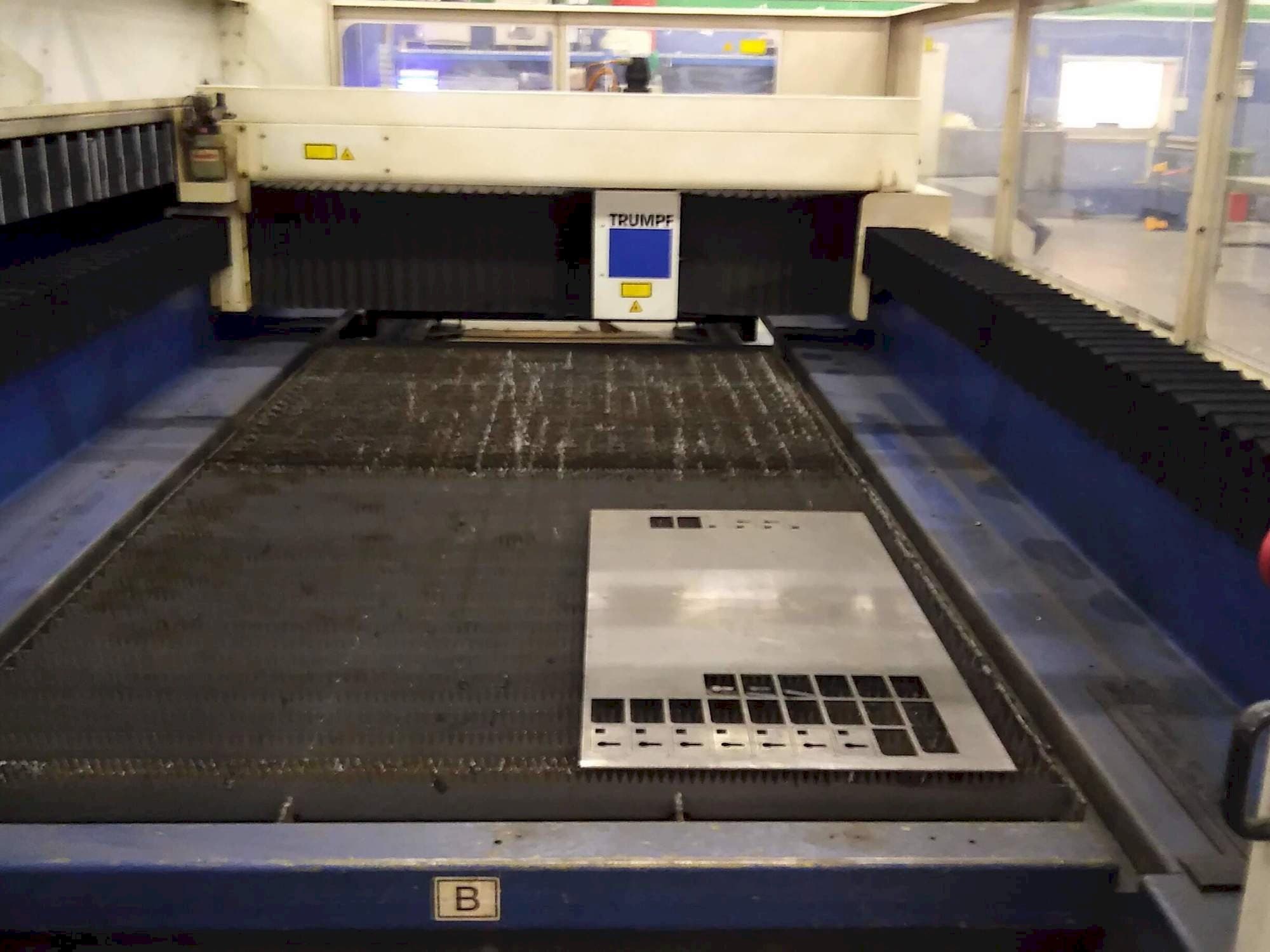 Frontansicht der Trumpf L3030  Maschine