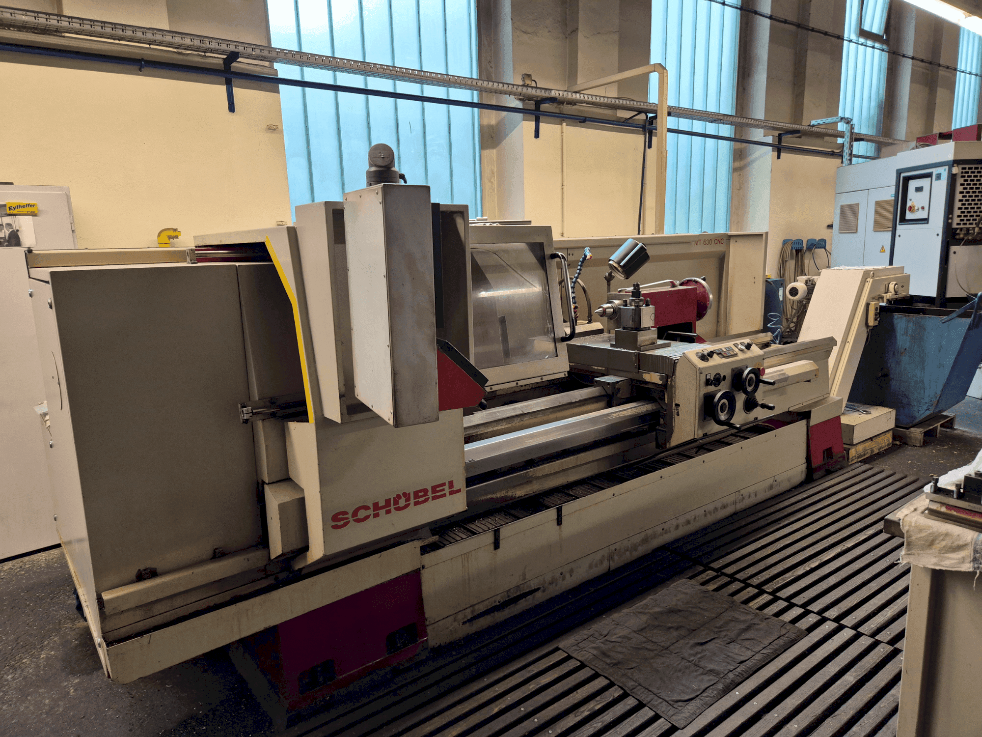 Frontansicht der SCHÜBEL MT 630 CNC  Maschine