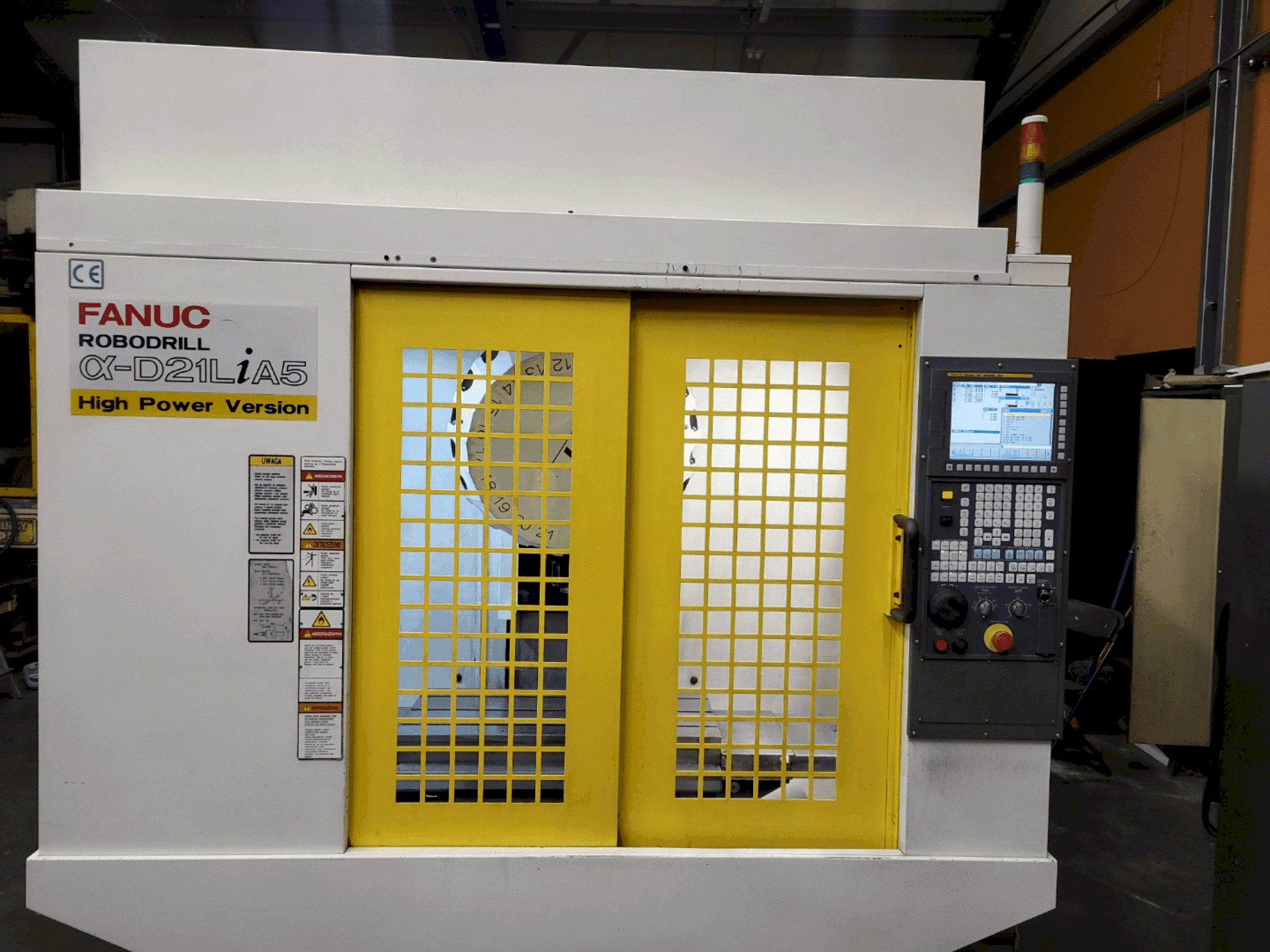 Frontansicht der FANUC Robodrill α-D21LiA5  Maschine
