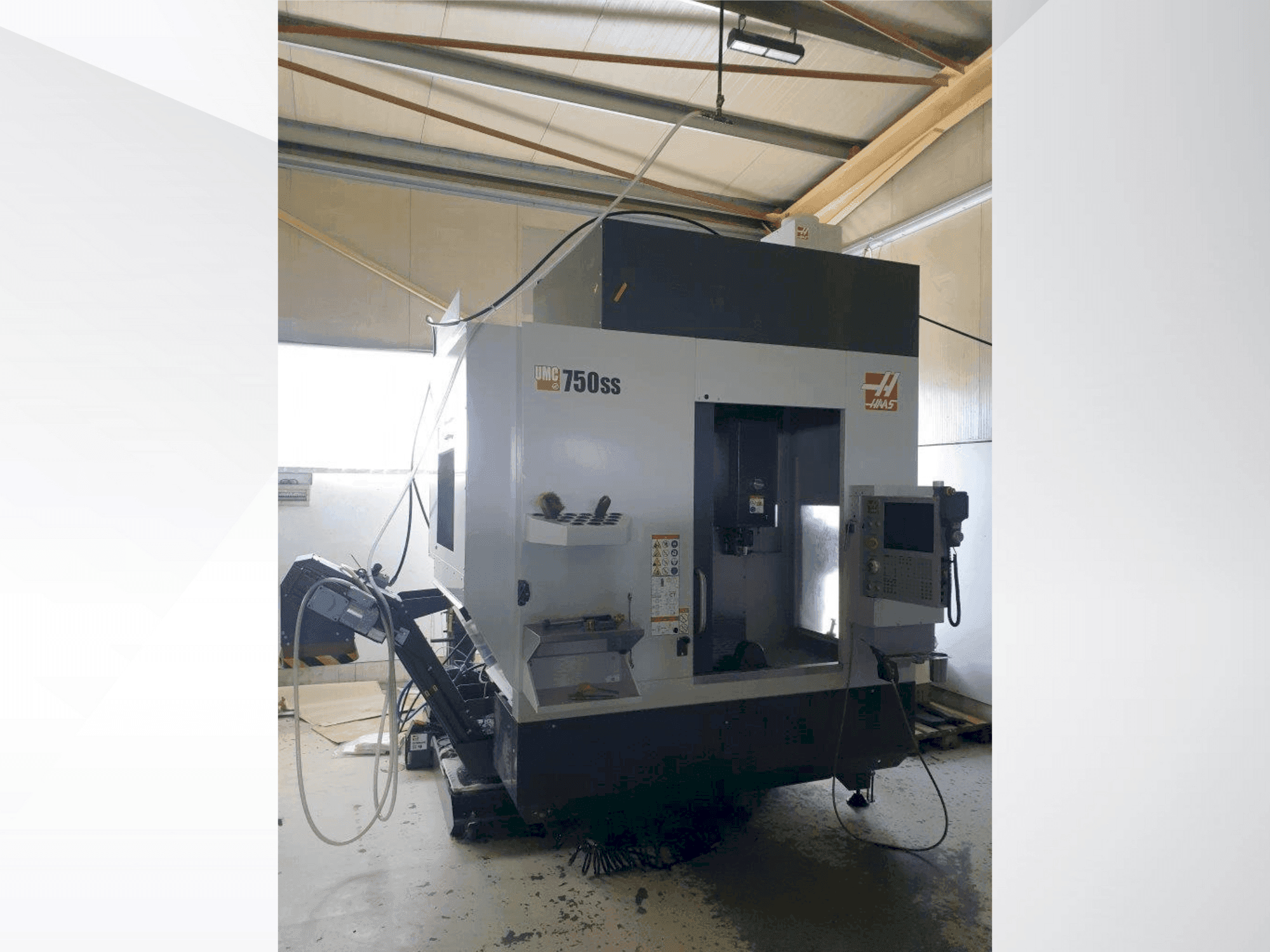 Frontansicht der HAAS UMC-750SS  Maschine