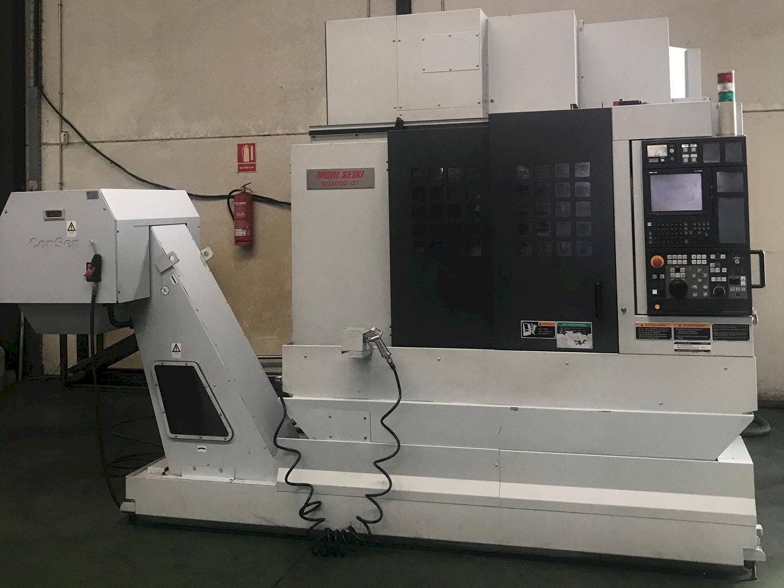 Frontansicht der MORI SEIKI NV5000 Alpha 1A/40  Maschine