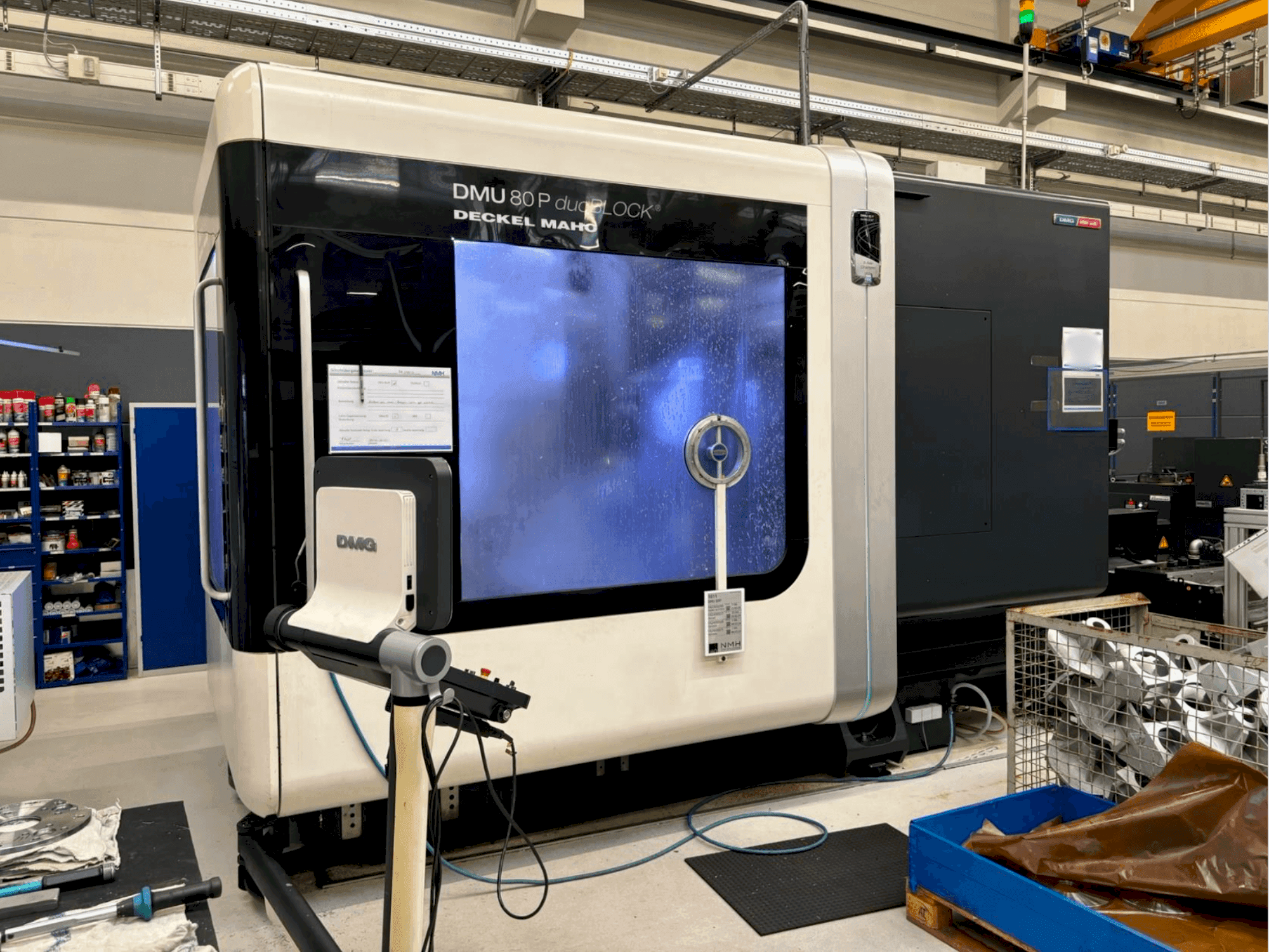 Frontansicht der DMG MORI 80 P Duoblock  Maschine