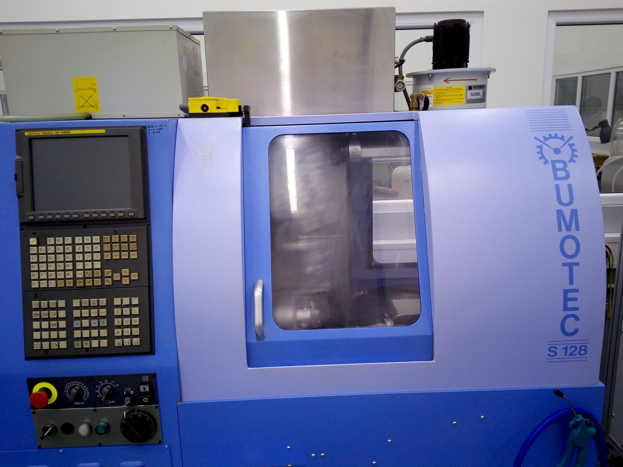 Frontansicht der Bumotec S 128  Maschine