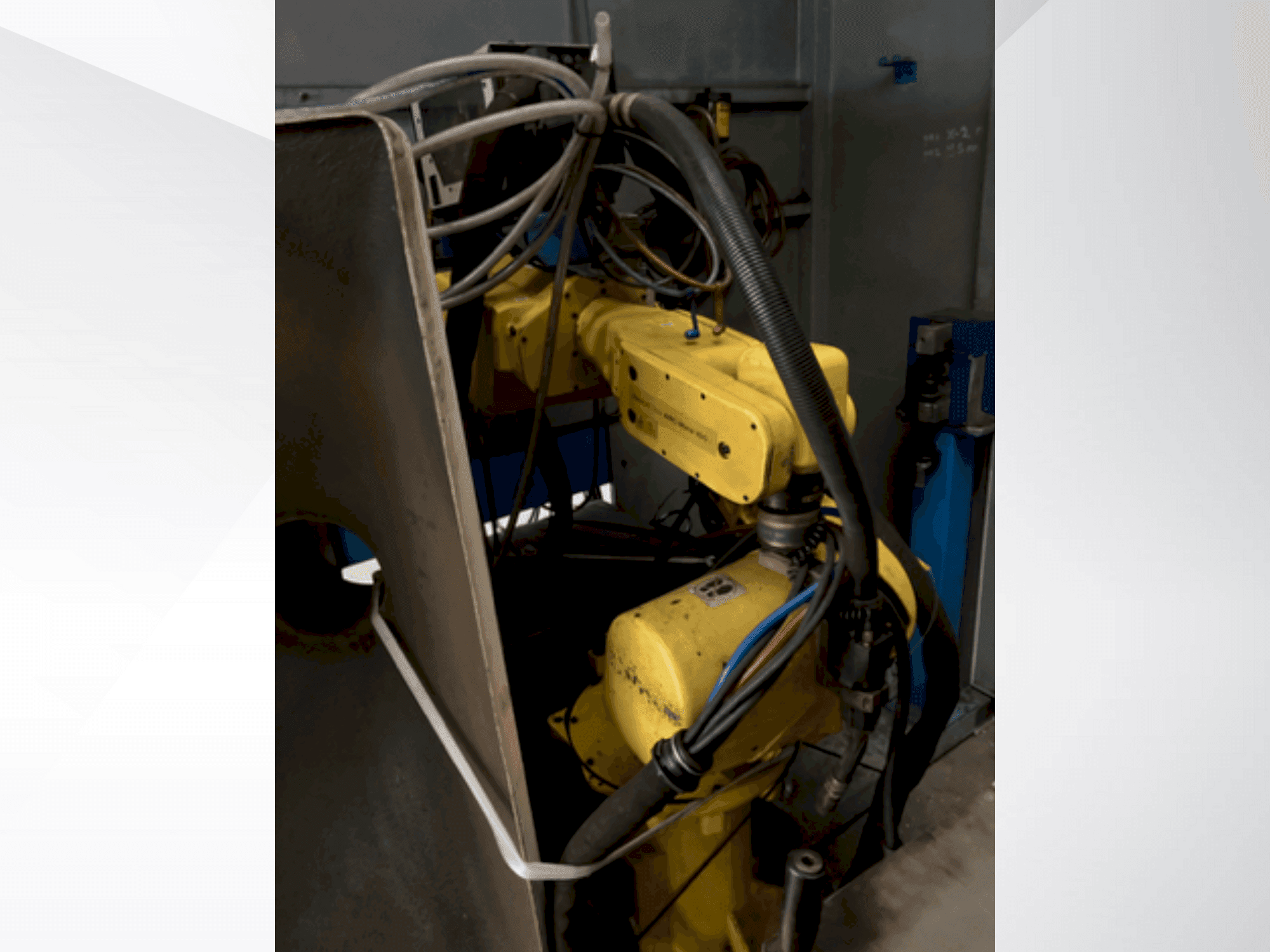 Frontansicht der FANUC ARC Mate 100i  Maschine