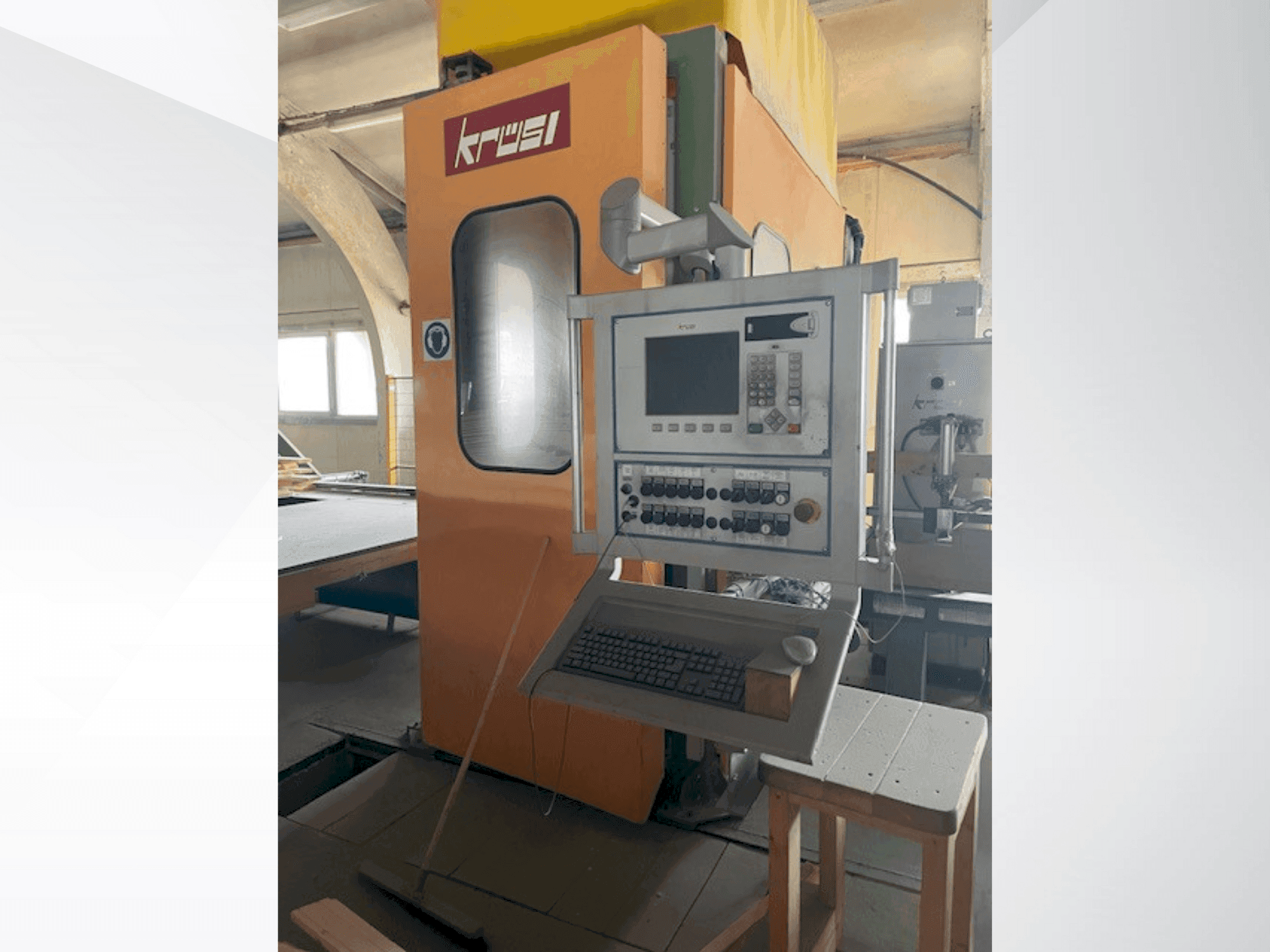 Frontansicht der KRÜSI KM-95 G1  Maschine