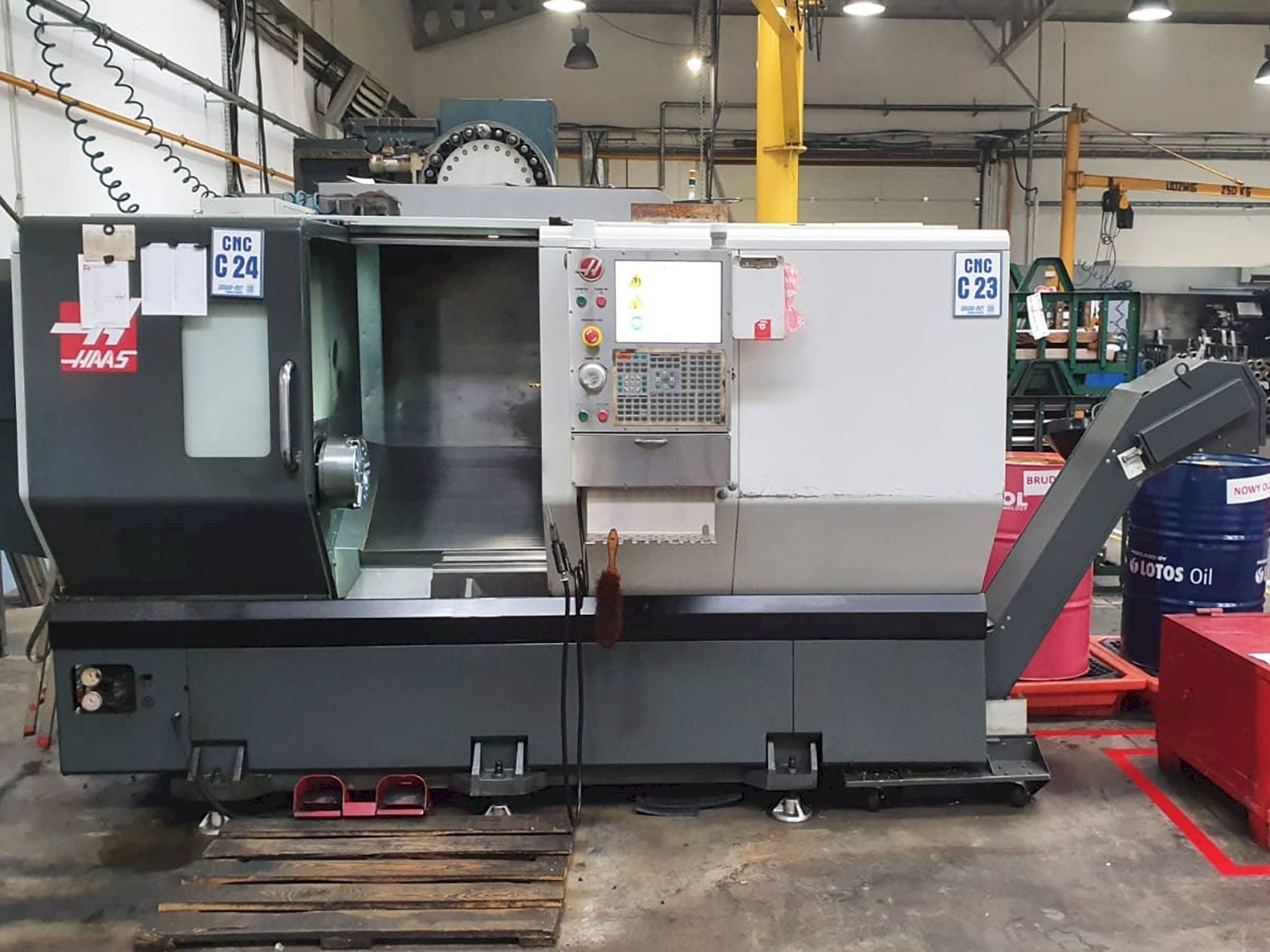 Frontansicht der HAAS ST-30  Maschine