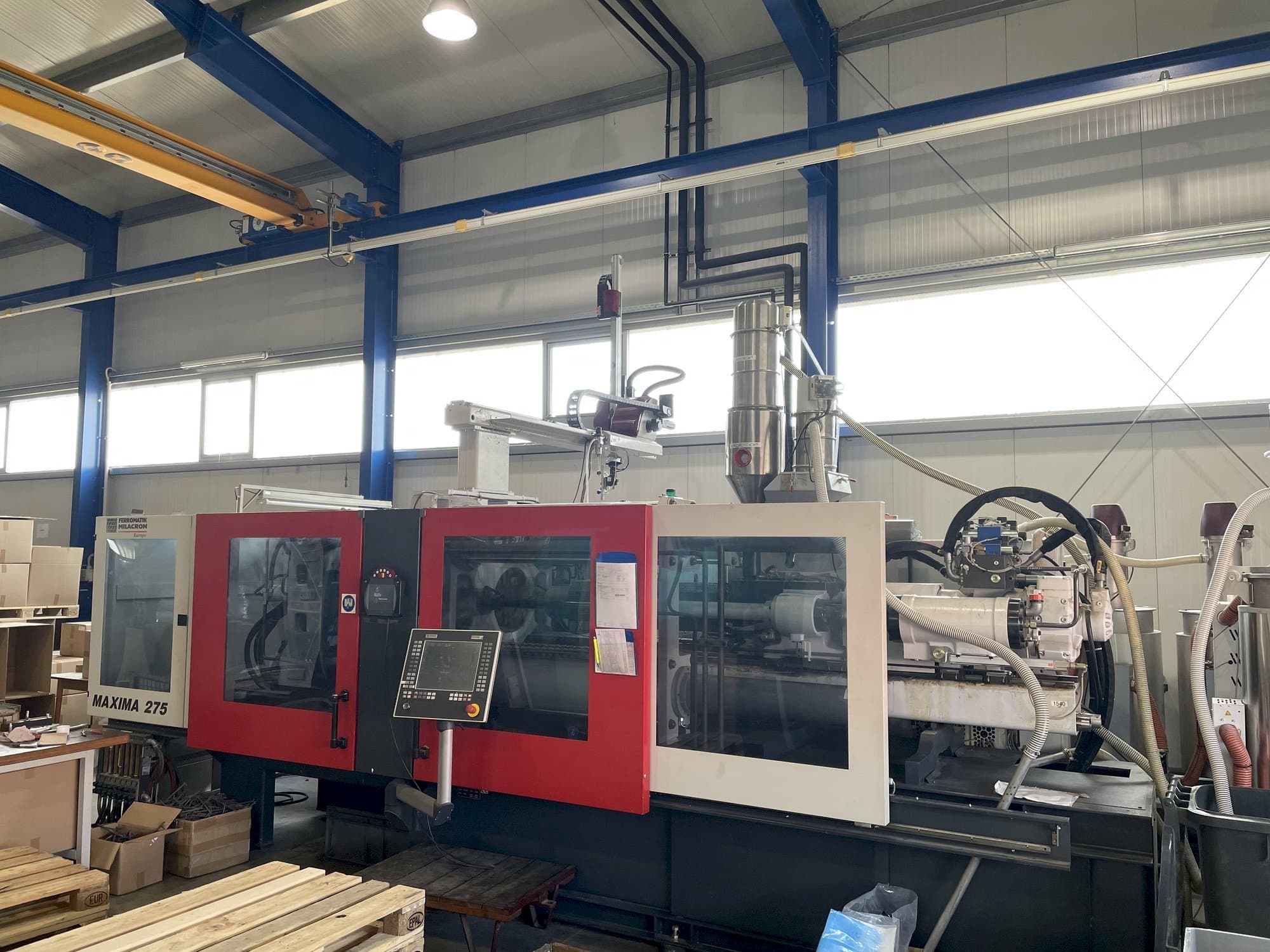 Frontansicht der FERROMATIK MILACRON Maxima 275  Maschine