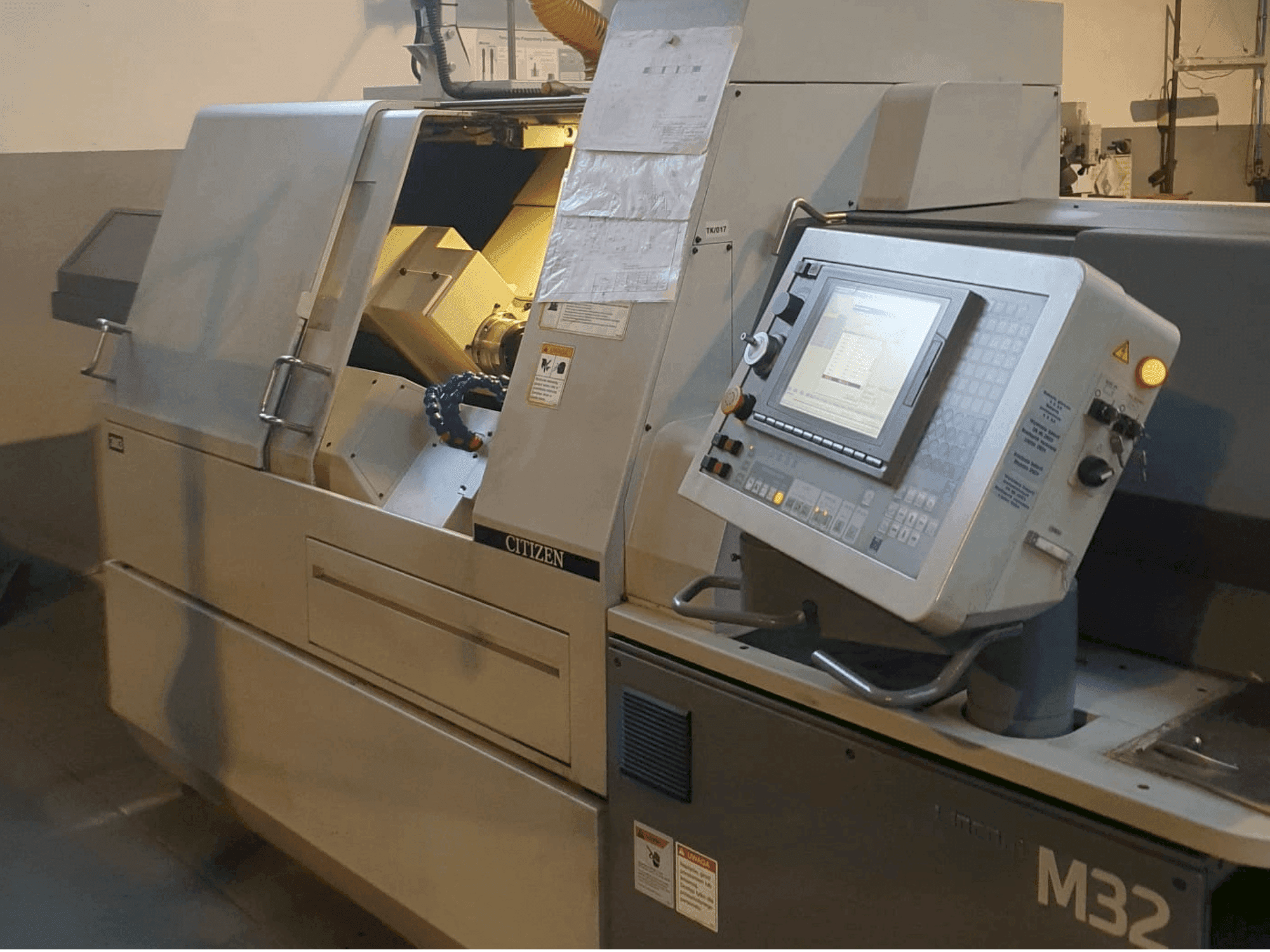 Frontansicht der Citizen M32 III  Maschine