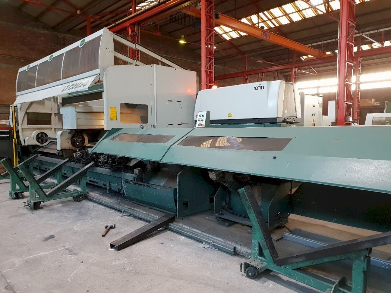 Linke Seitenansicht der BLM ADIGE-SYS LT COMBO  Maschine