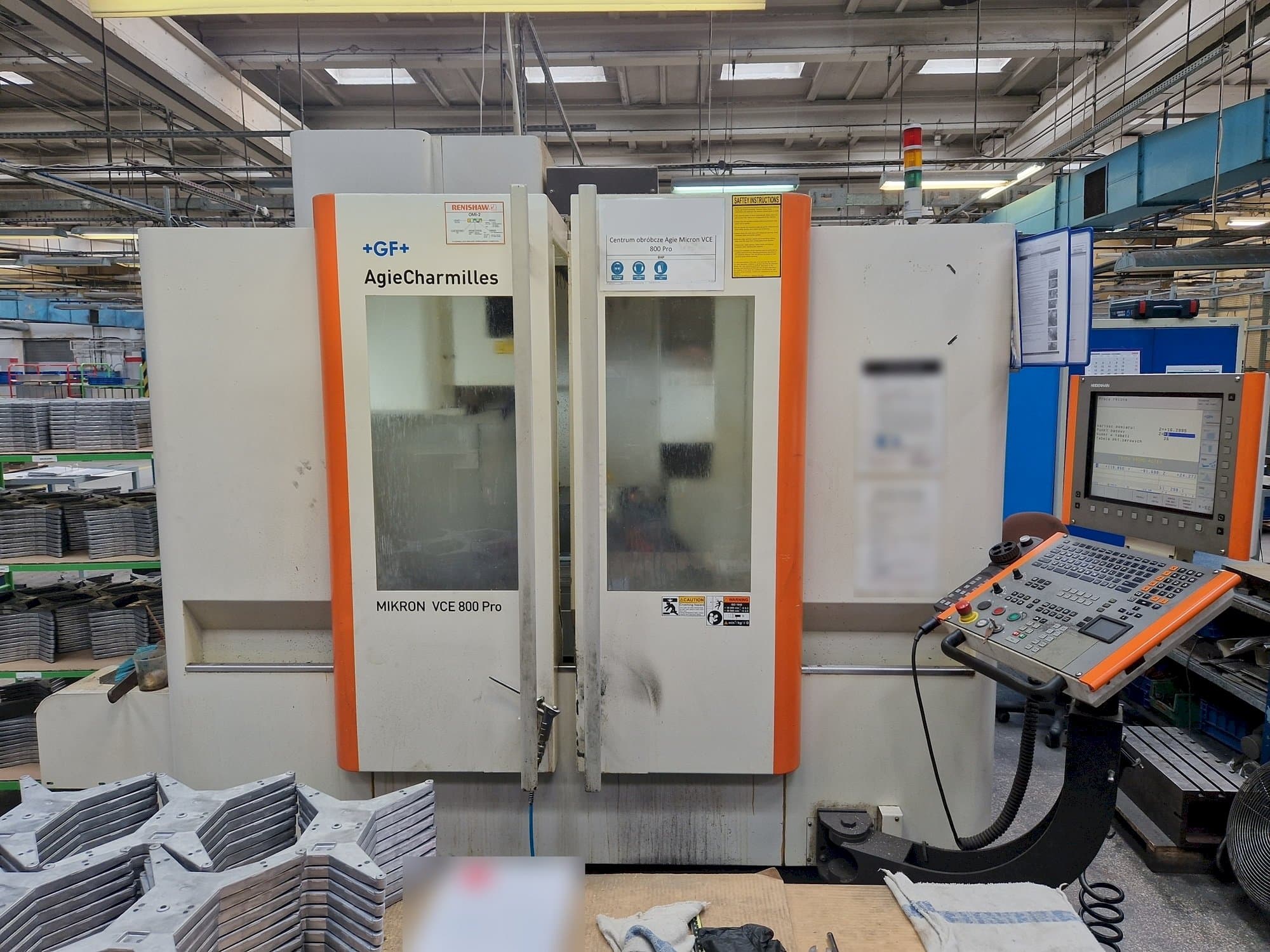 Frontansicht der AgieCharmilles MIKRON VCE 800 PRO Maschine