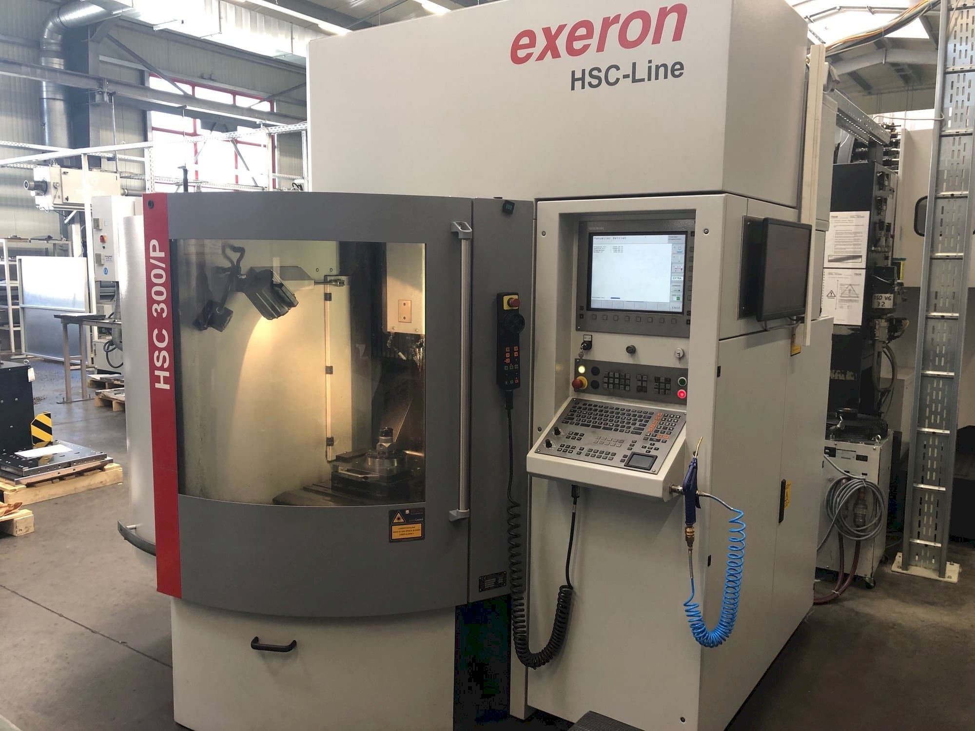 Frontansicht der Exeron HSC 300/P  Maschine
