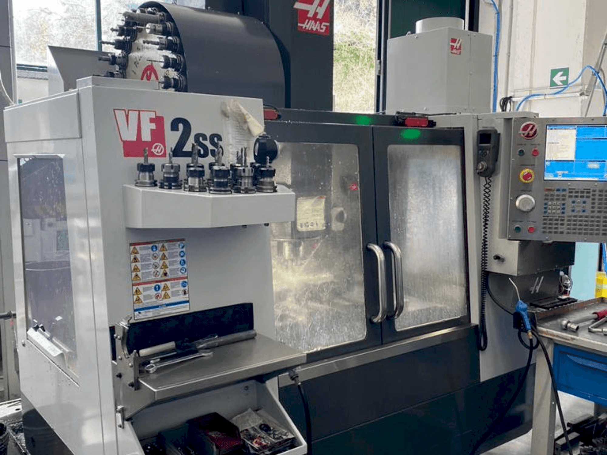Frontansicht der HAAS VF-2SS  Maschine