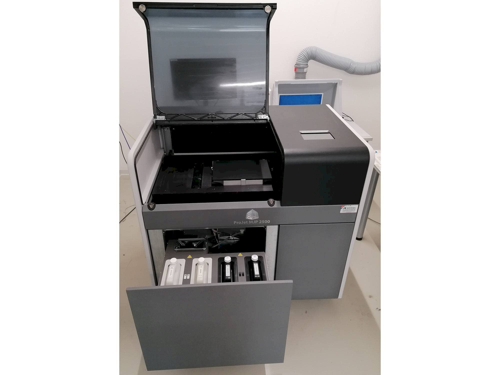 Frontansicht der 3DSYSTEMS ProJet MJP 2500Plus  Maschine