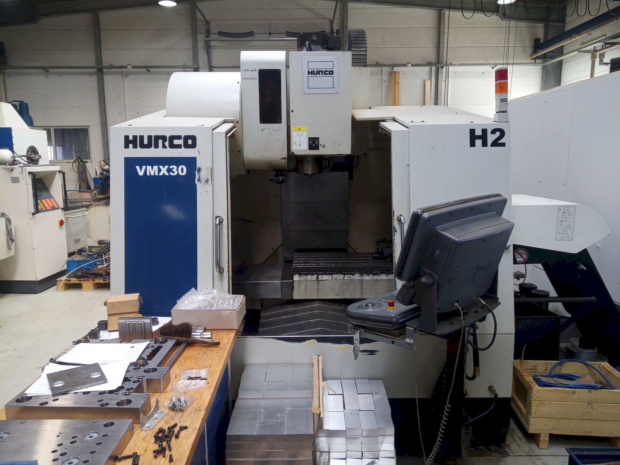 Frontansicht der Hurco VMX30  Maschine