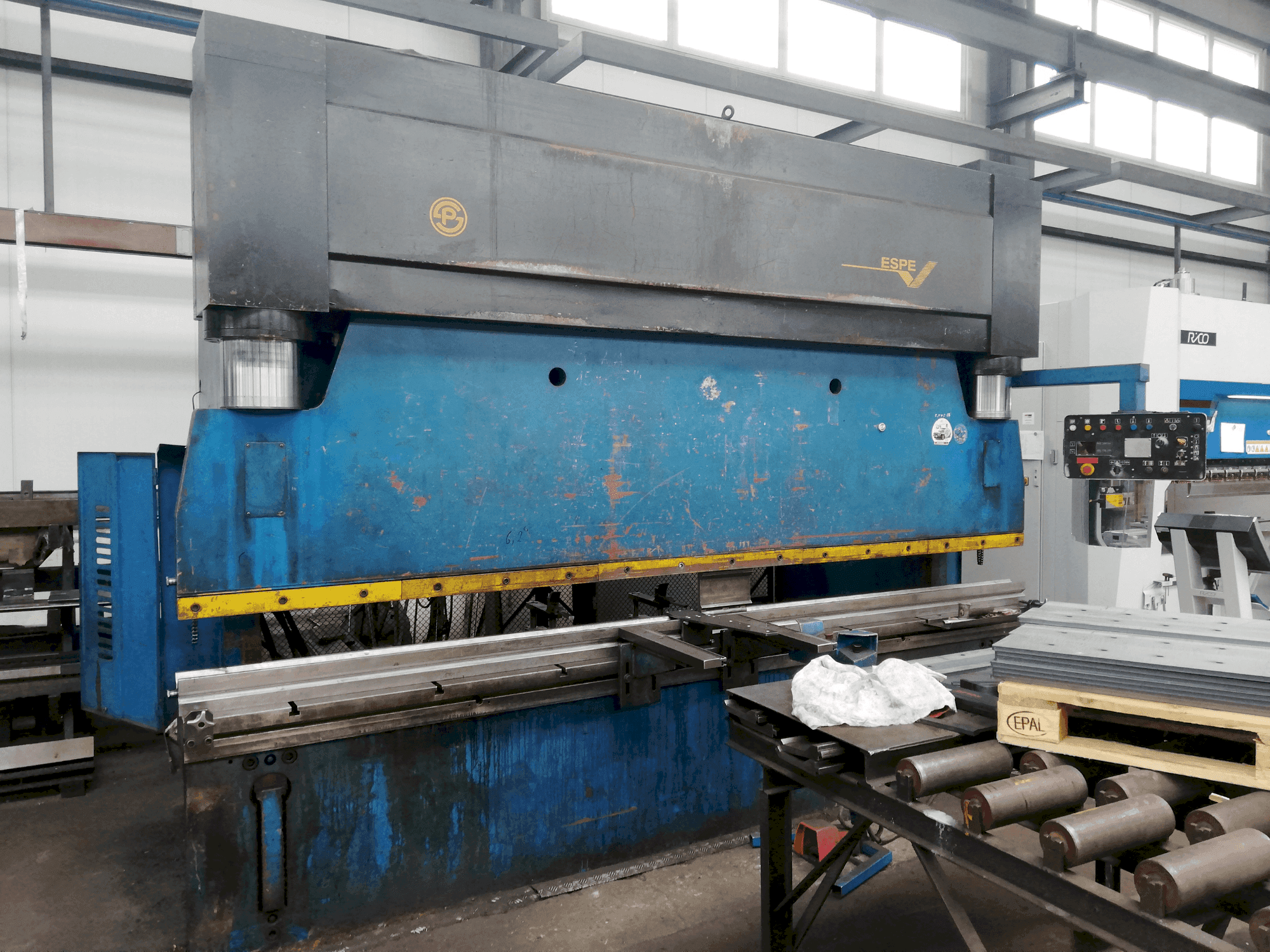 Frontansicht der ESPE CTO 250/4000N  Maschine