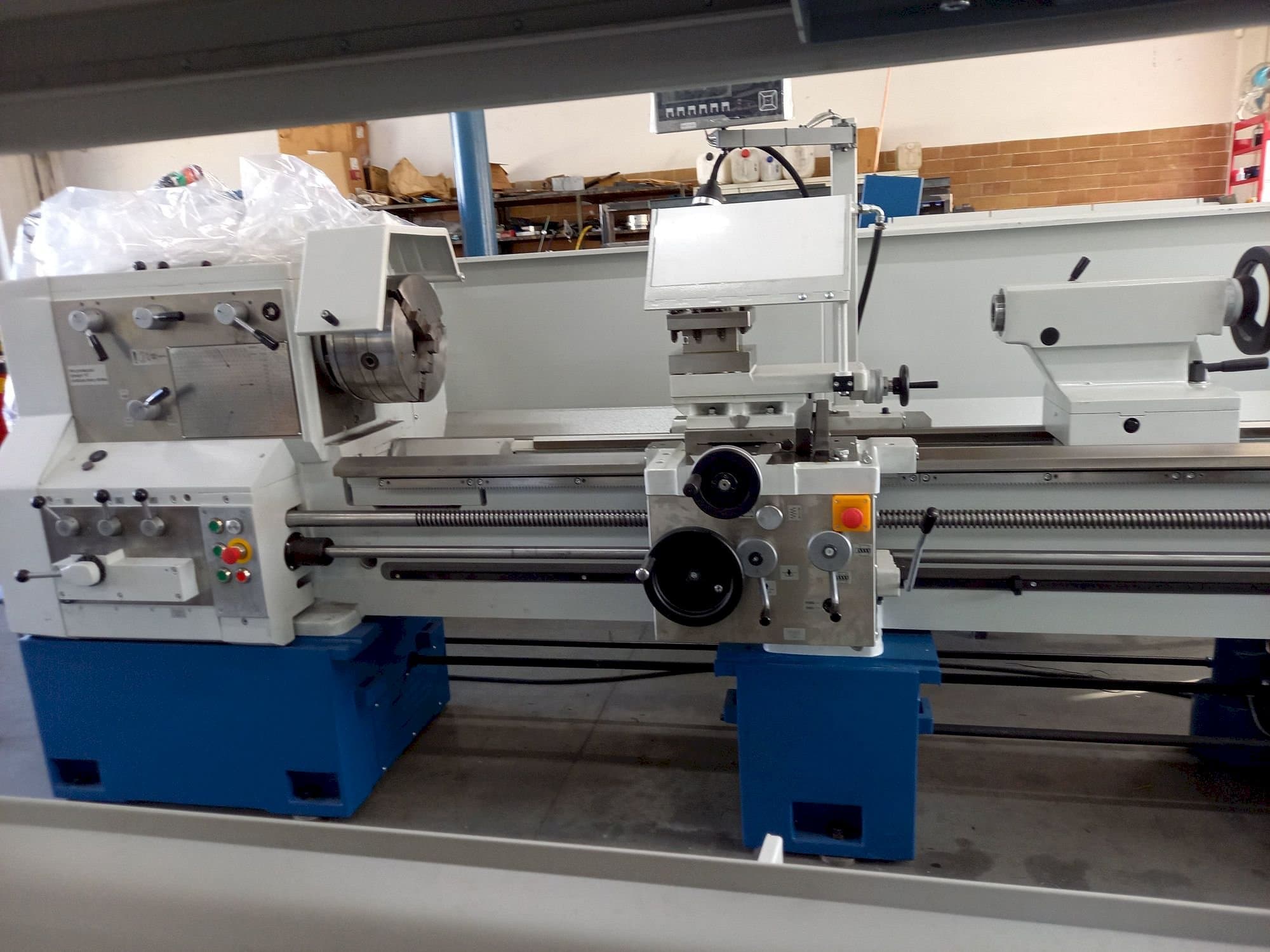 Frontansicht der TUJ 50M x2000  Maschine