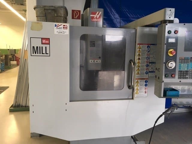 Frontansicht der HAAS Mini Mill HE Maschine