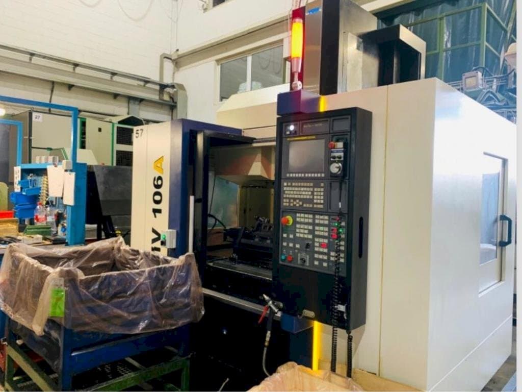 Frontansicht der YCM NMV106A Maschine