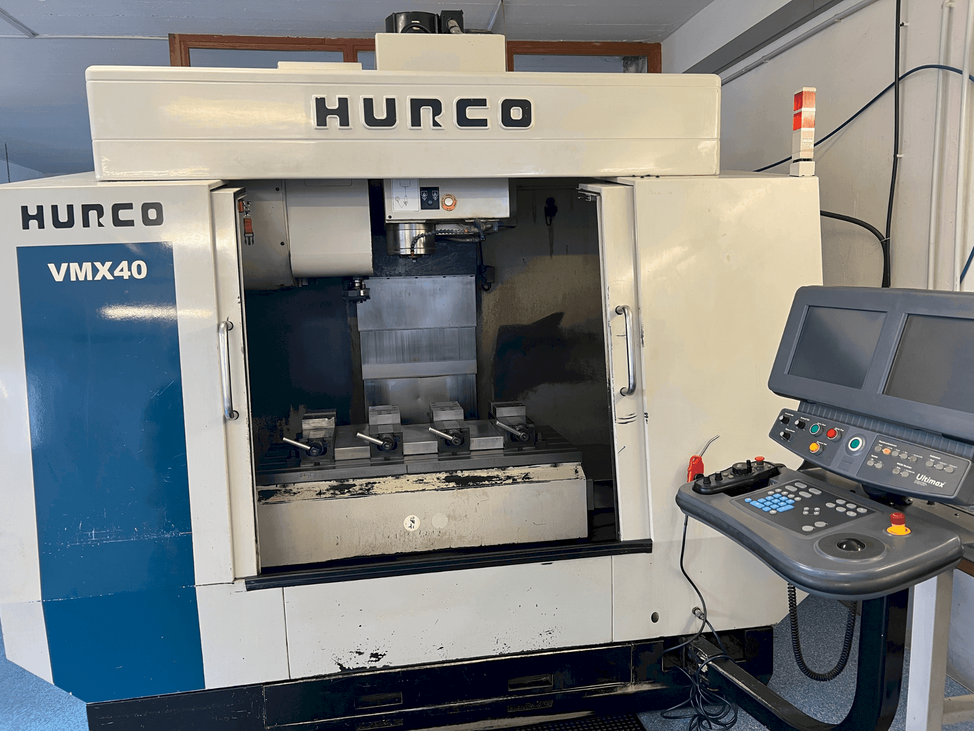 Frontansicht der Hurco VMX40  Maschine