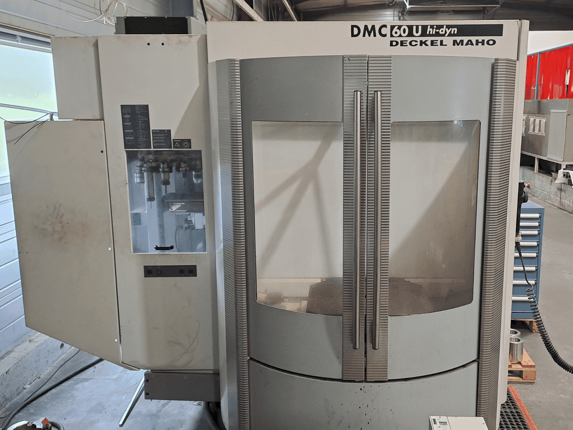 Frontansicht der DECKEL MAHO DMC 60 Hi Dyn  Maschine