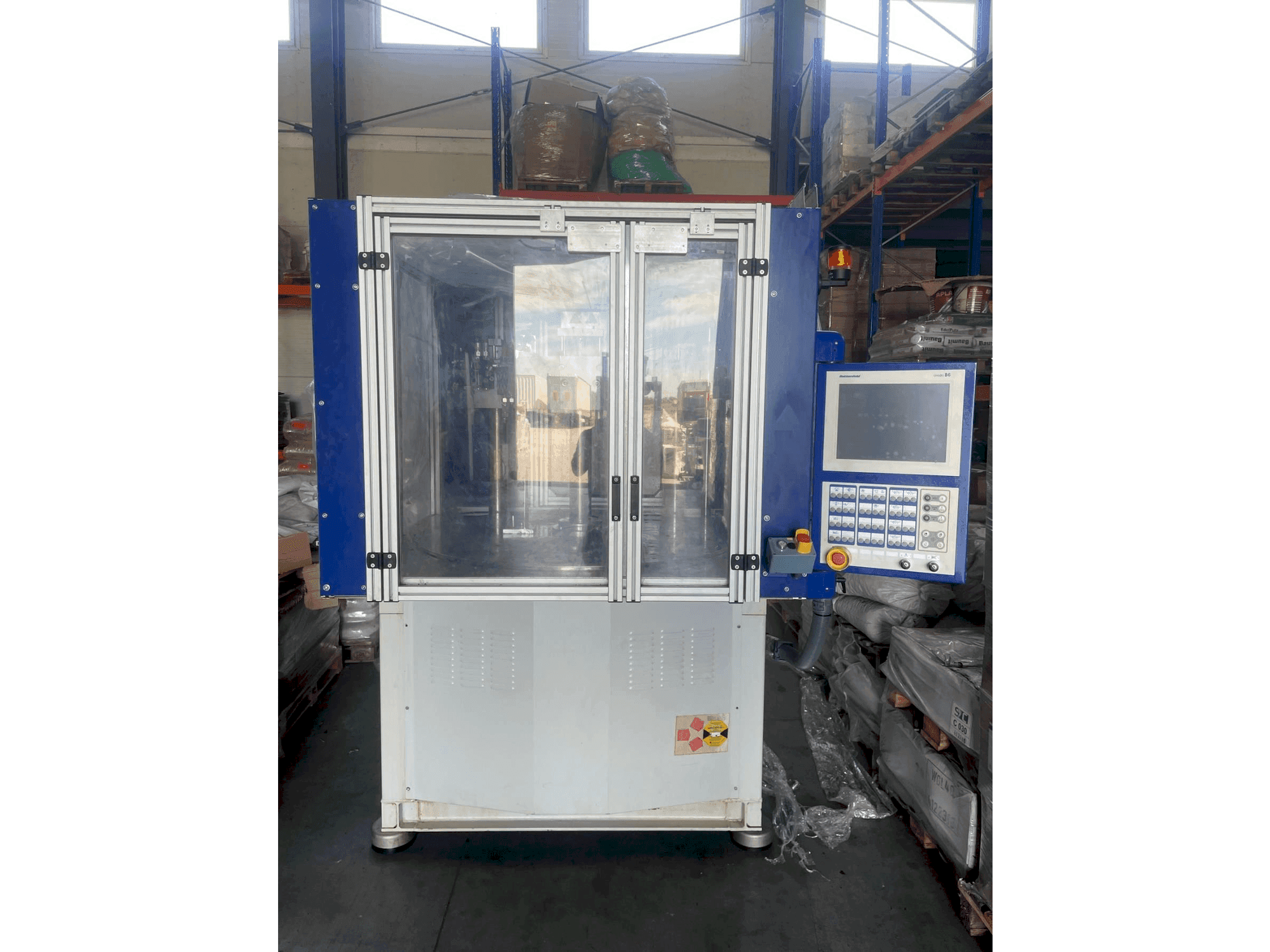 Frontansicht der Battenfeld VM 150/525 R1280 Unilog B6P Maschine