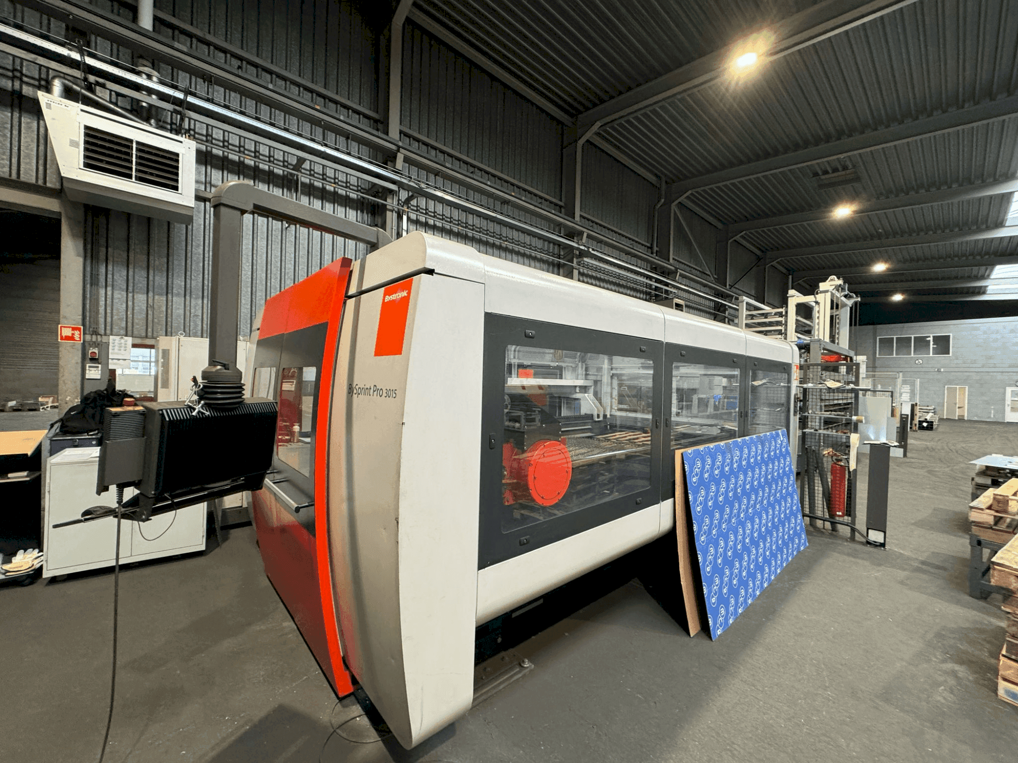 Frontansicht der Bystronic BySprint Pro 3015  Maschine
