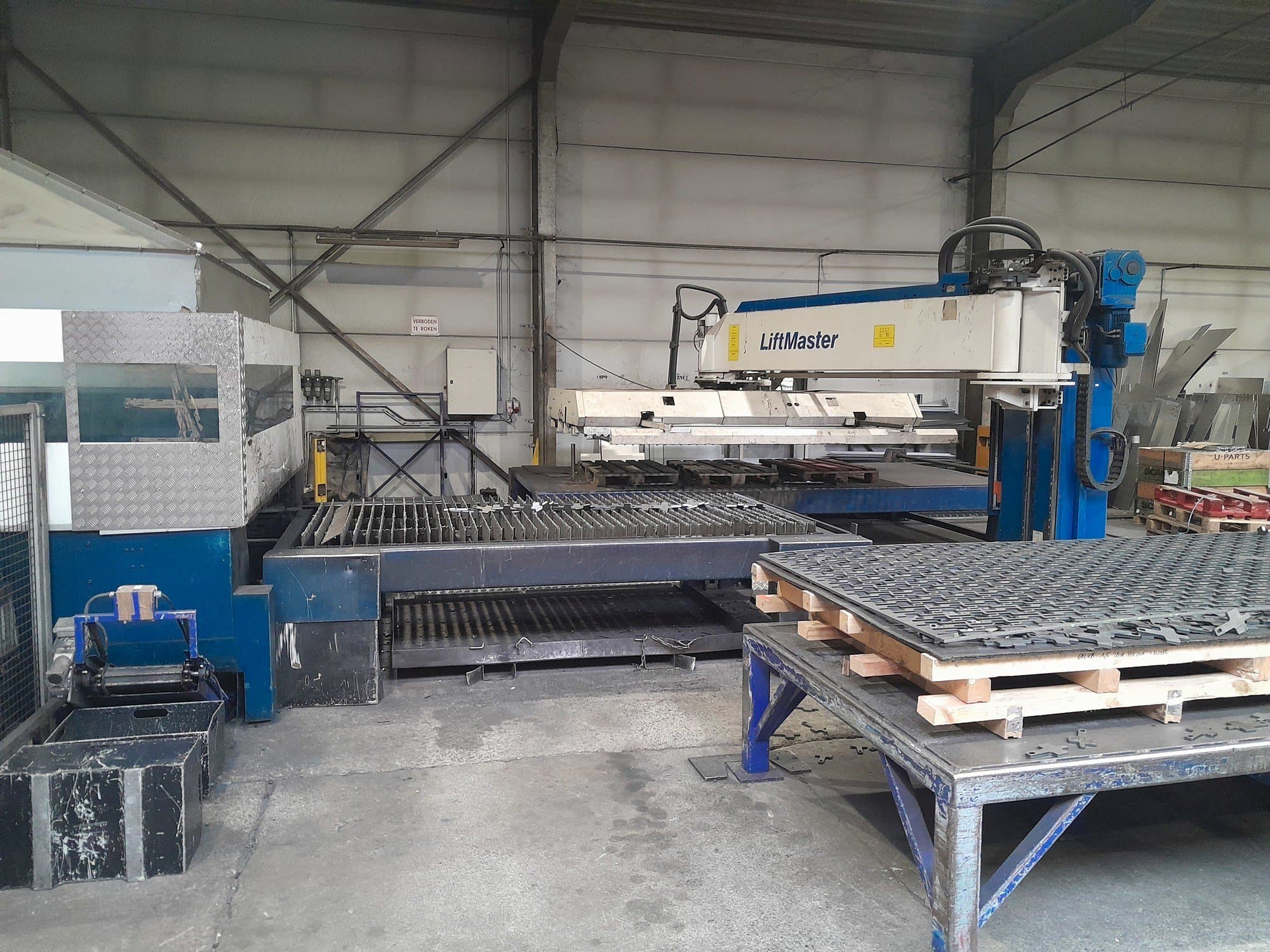 Frontansicht der Trumpf TruLaser 3030+ Liftmaster  Maschine