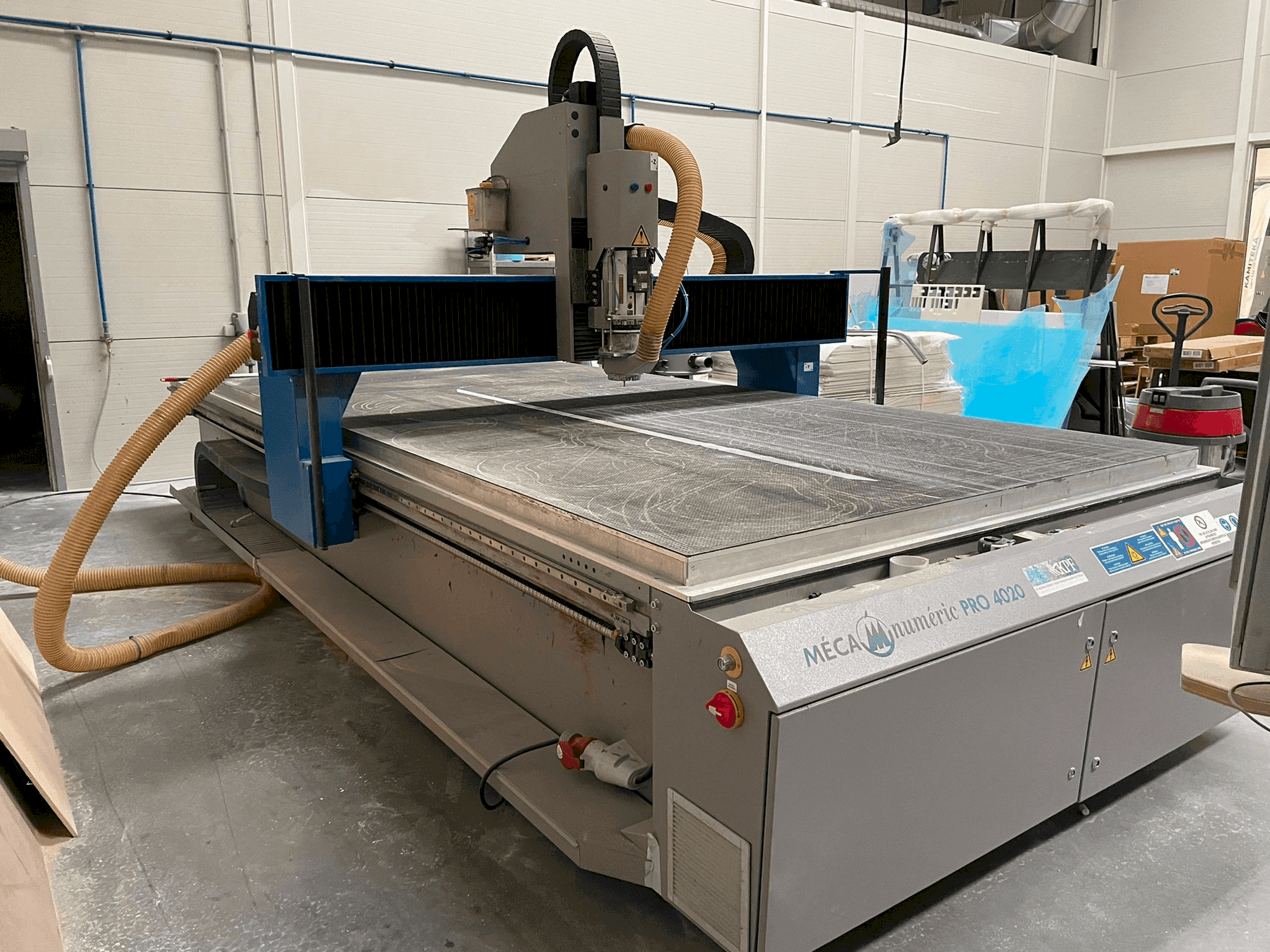 Frontansicht der MECANUMERIC PRO 4020  Maschine