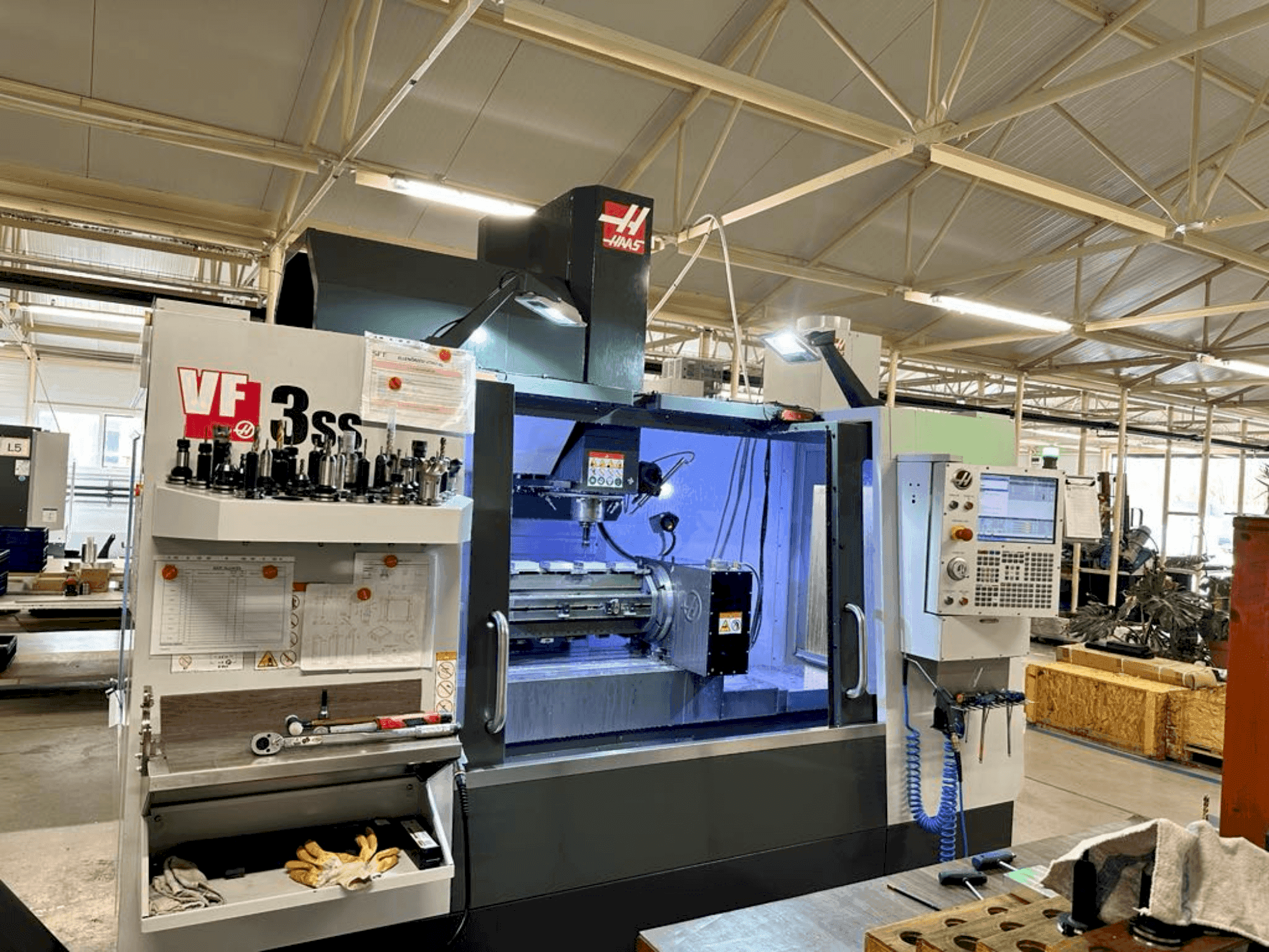 Frontansicht der HAAS VF-3SS  Maschine
