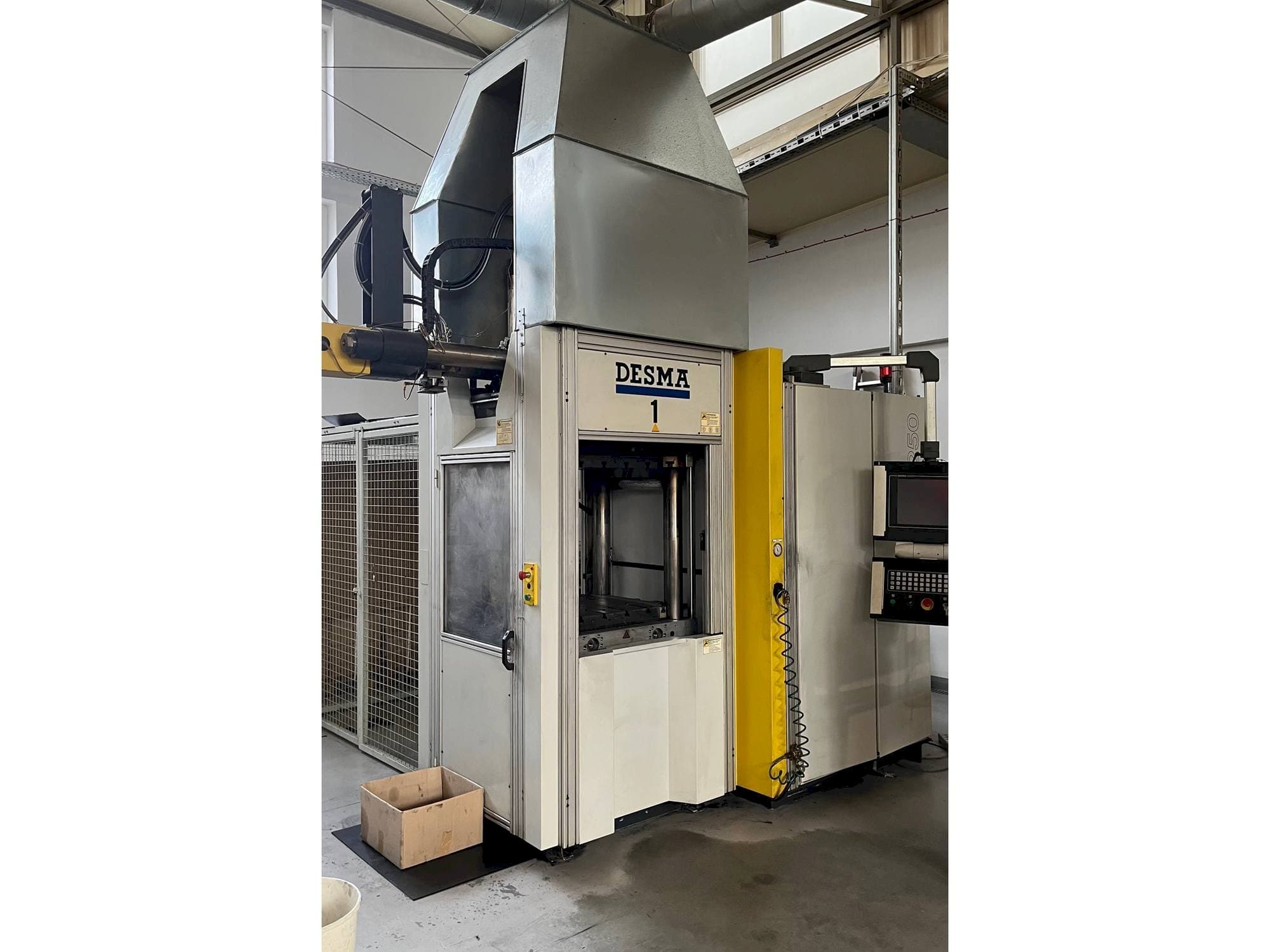 Frontansicht der Kloeckner Desma 968.250 ZO  Maschine