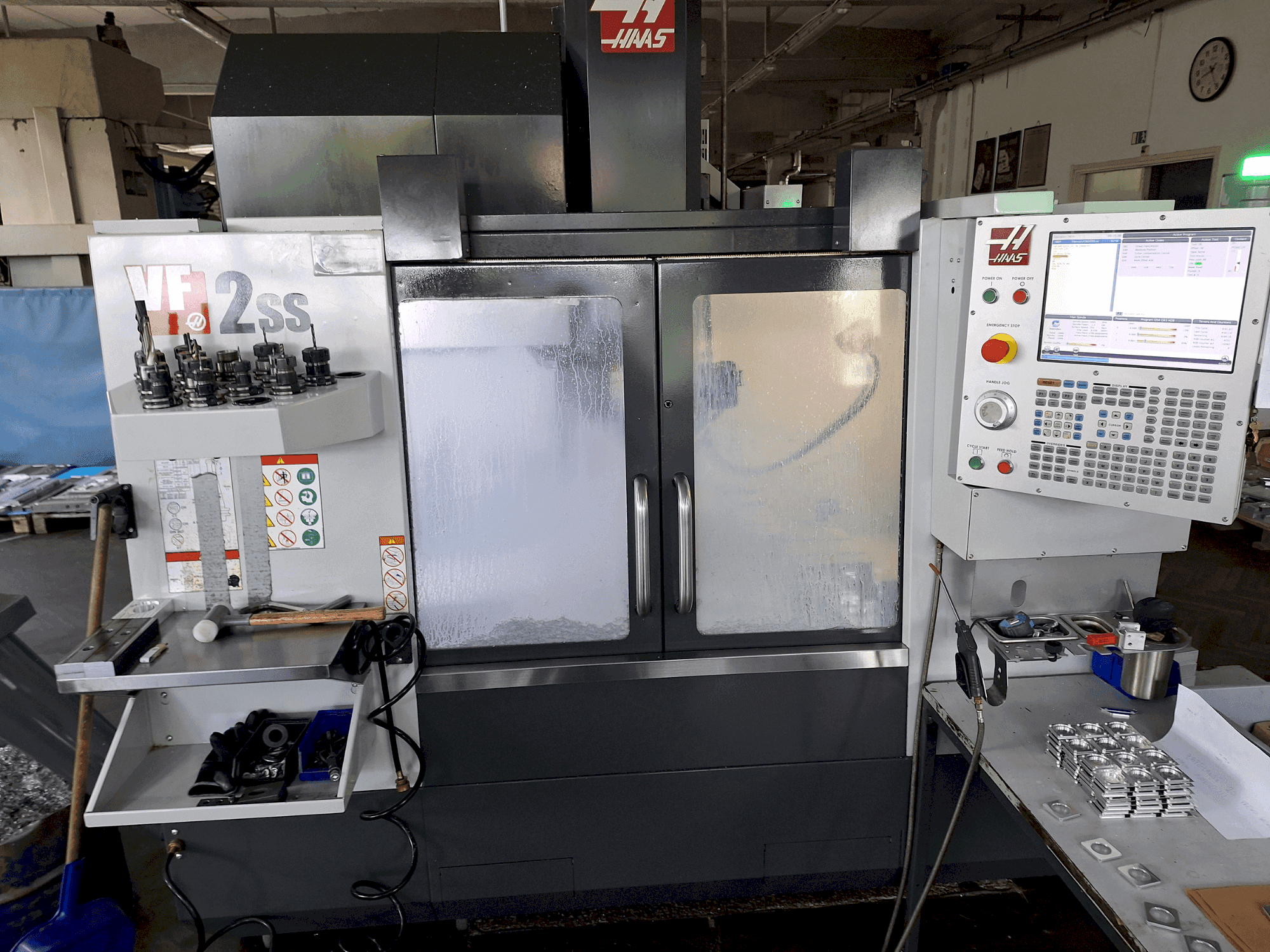Frontansicht der HAAS VF 2 SS  Maschine