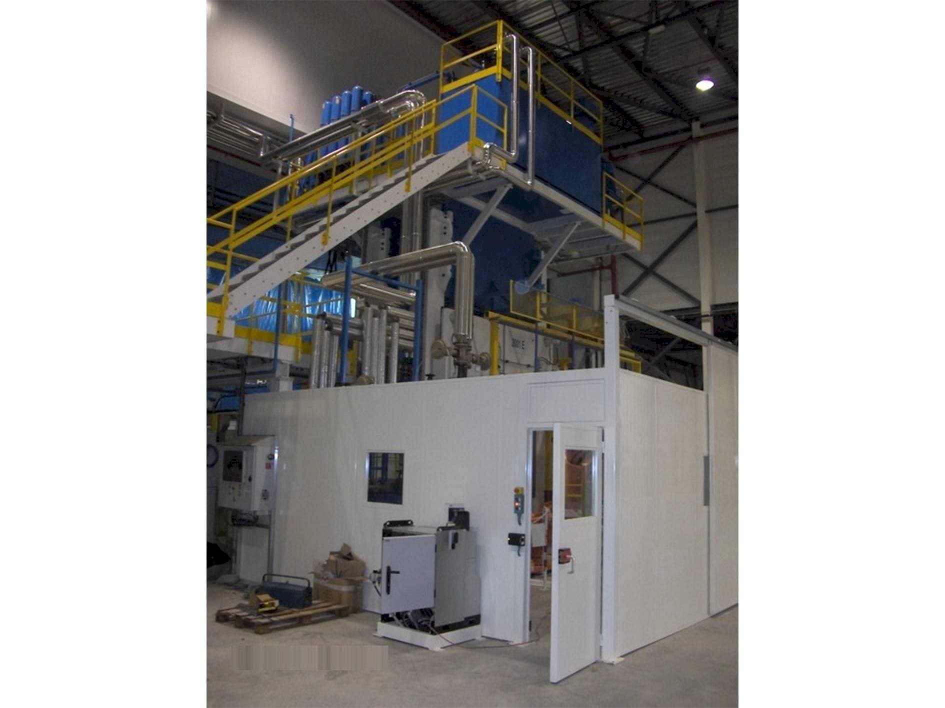 Frontansicht der Pinette 2000 Ton  Maschine