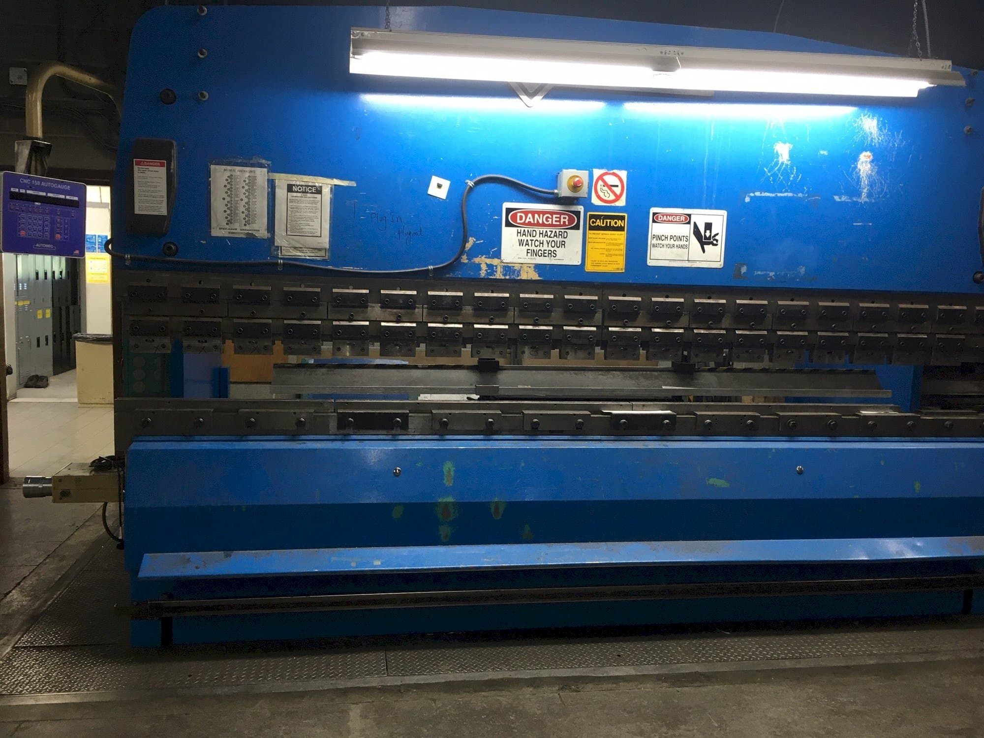 Frontansicht der PROMECAM 204  Maschine