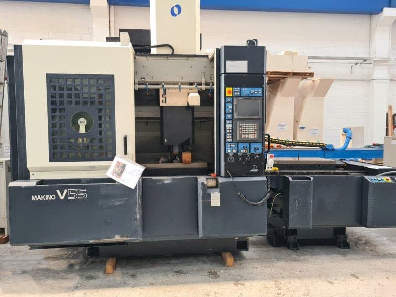 Frontansicht der Makino V55  Maschine